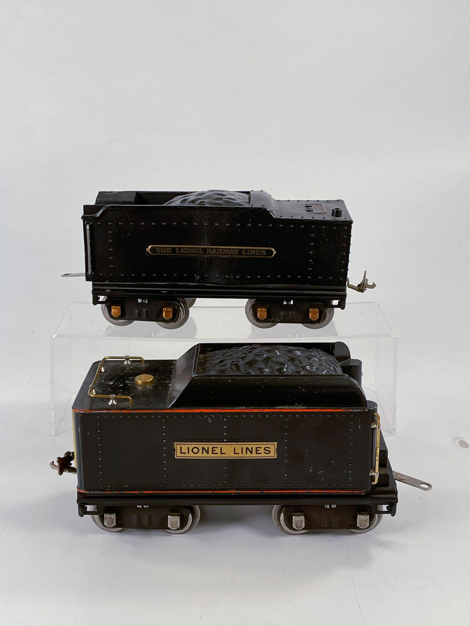 Lionel Train Prewar #390T tender and #1835W Black (1 of 6)