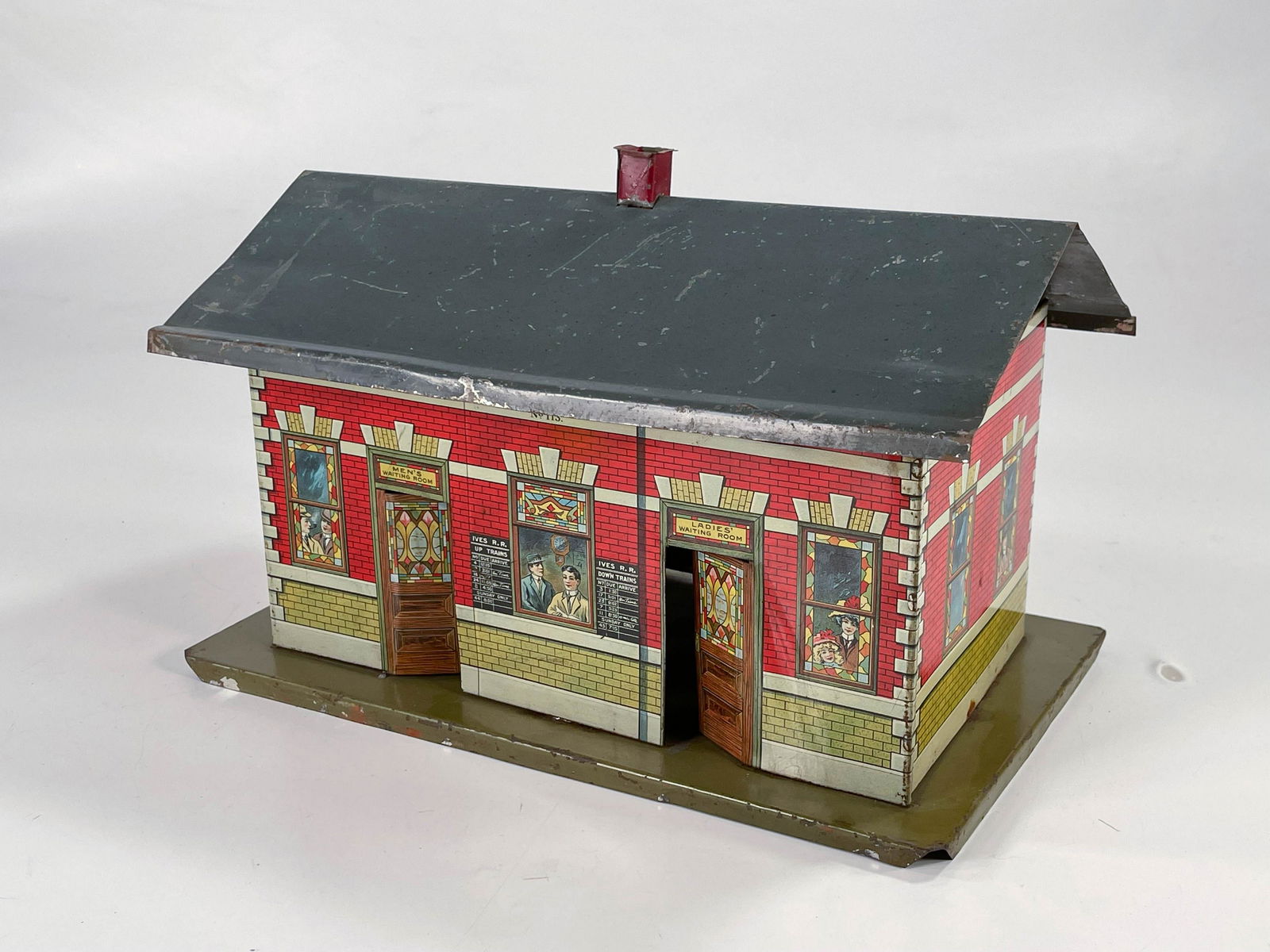 Ives Prewar #113 Passenger Station with gray-green (1 of 7)