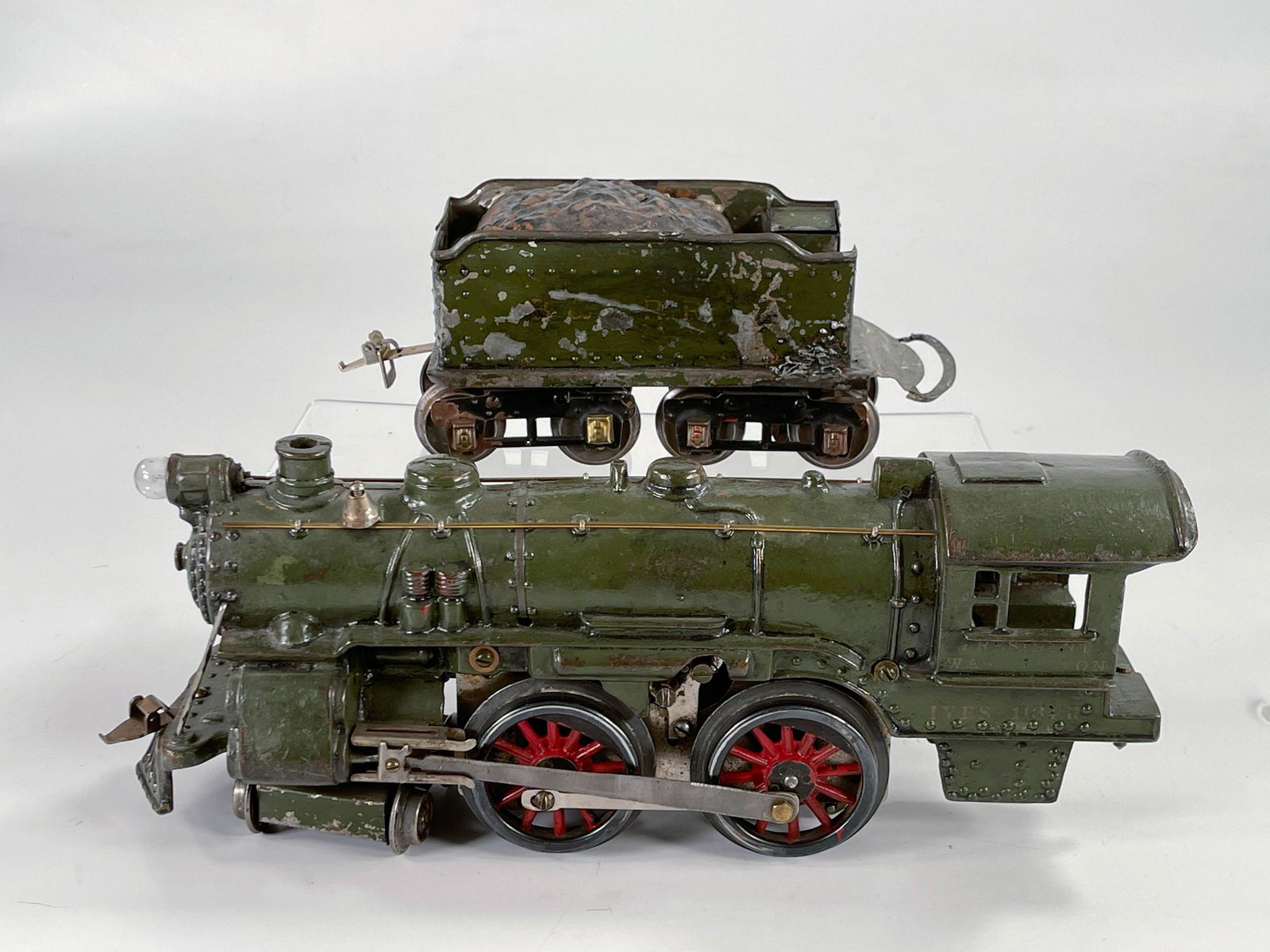 Ives Prewar #1132R President Washington cast iron loco (1 of 9)