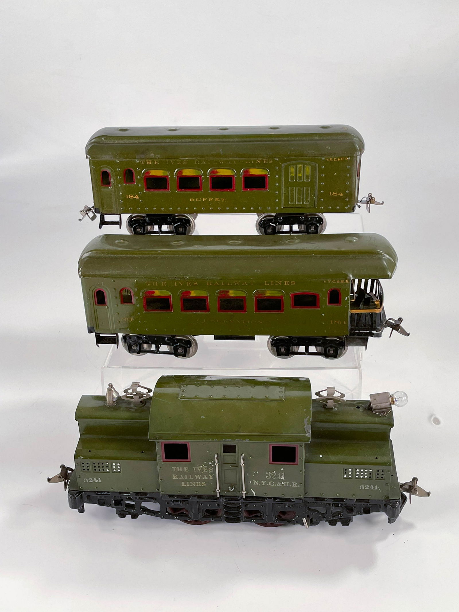 Ives Prewar #3241 with dark green painted body and red (1 of 6)