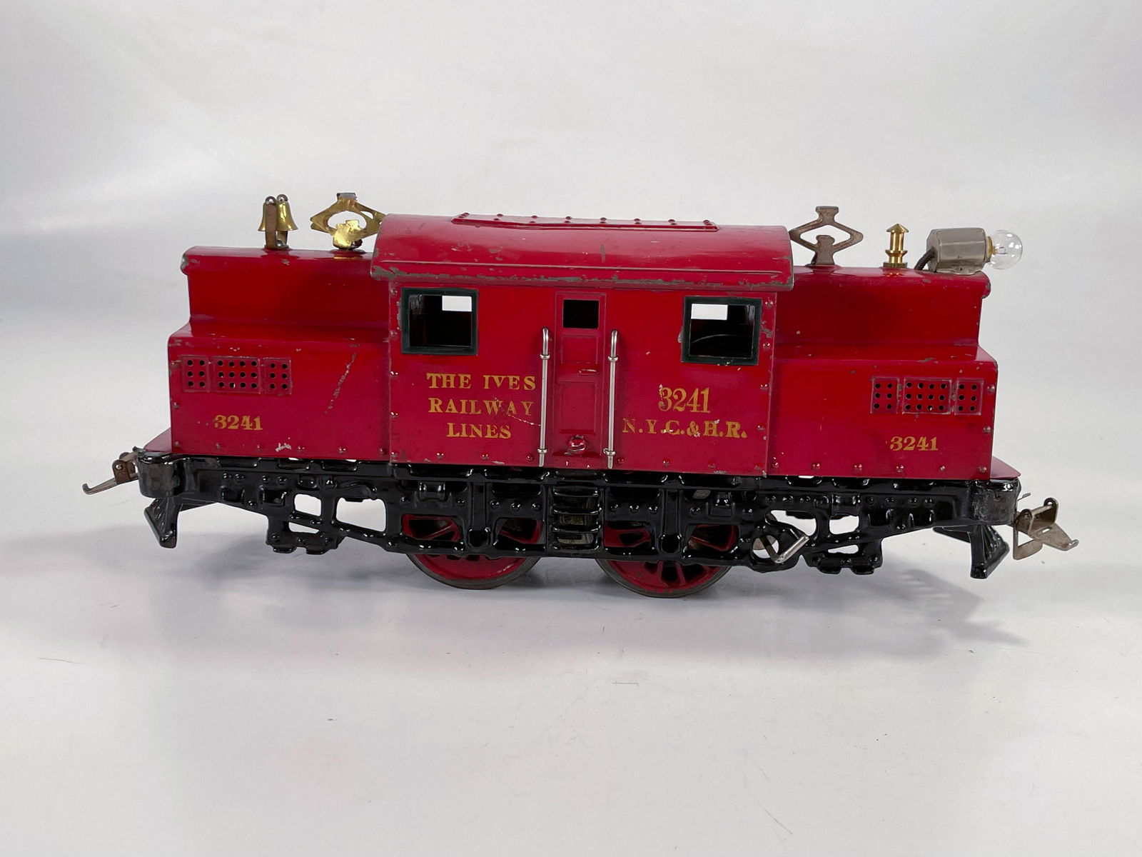 Ives Prewar #3241 electric in red (1 of 6)