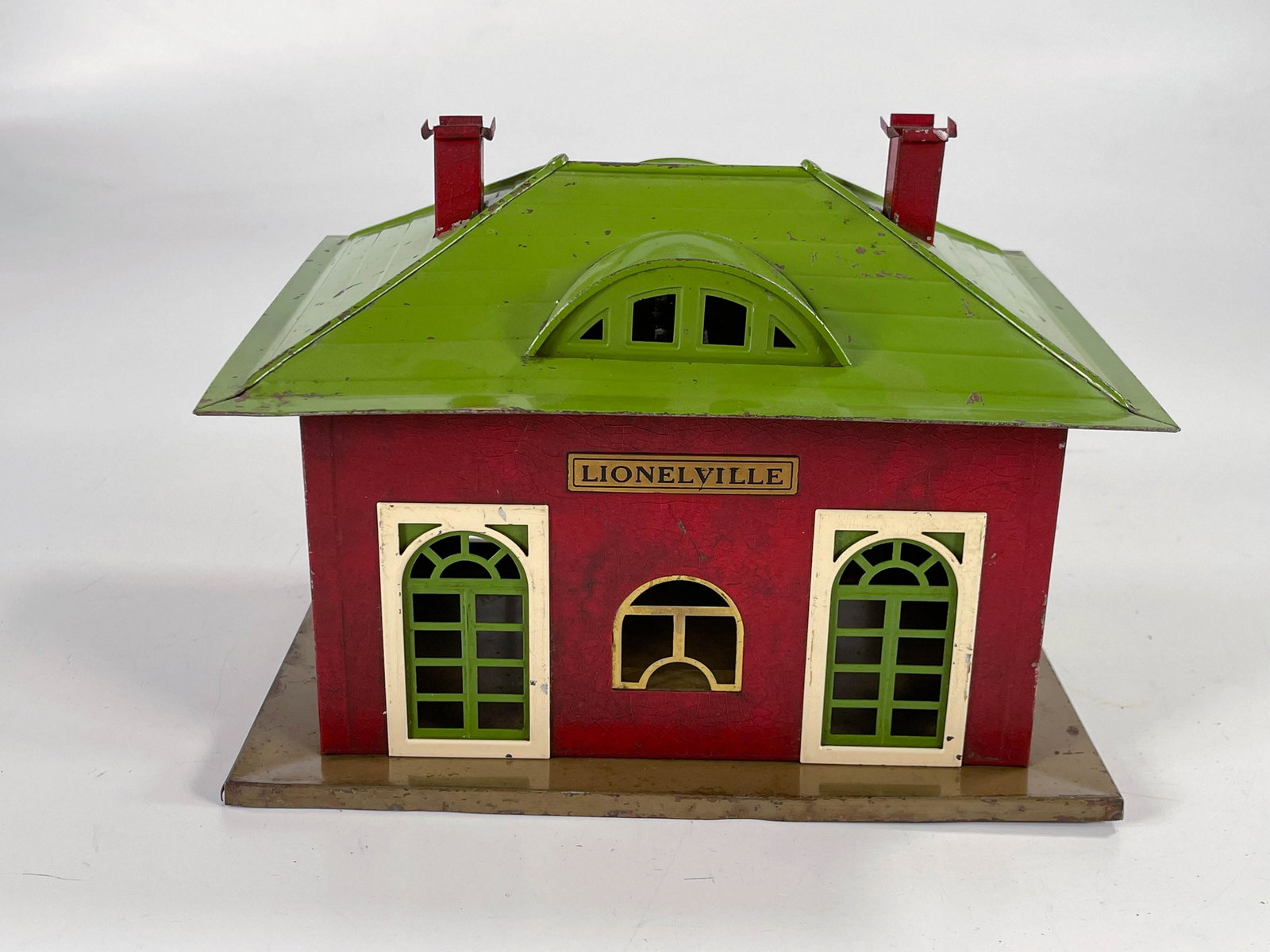 Lionel Prewar #126 Station in red/pea green roof (1 of 6)