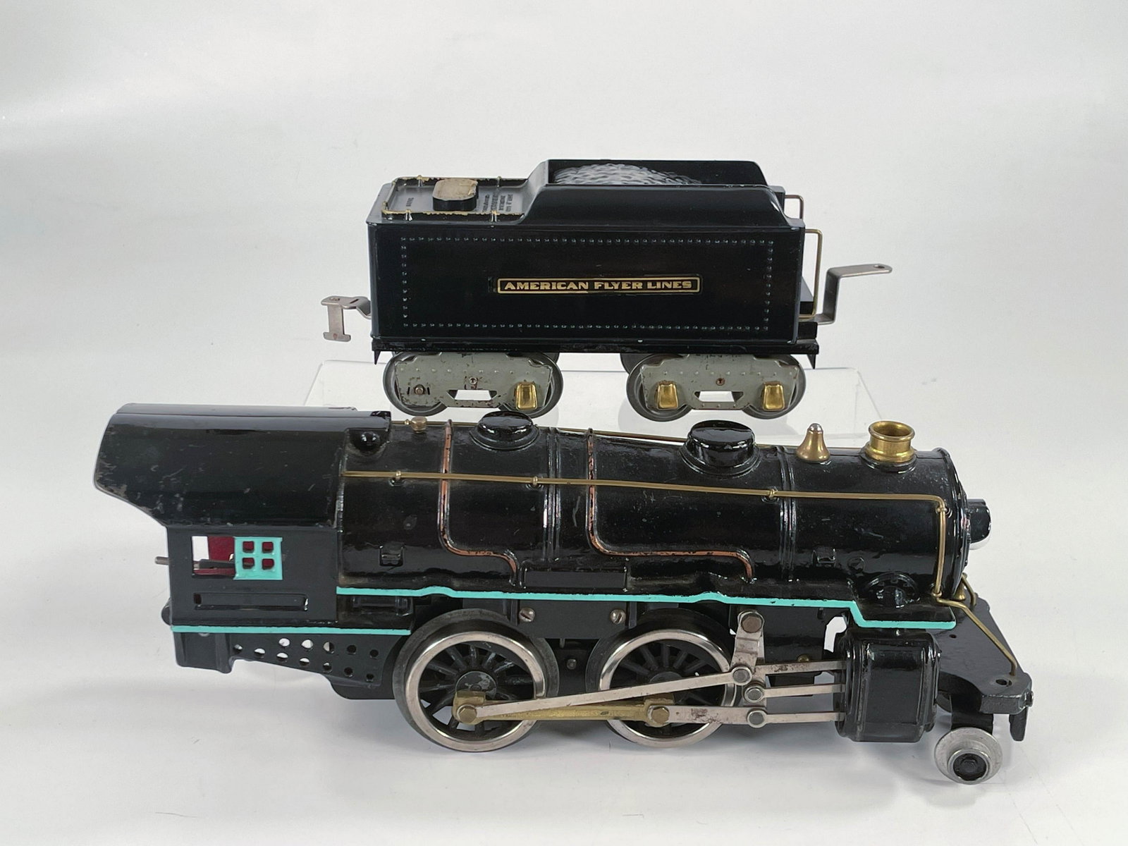 American Flyer Prewar #4670 locomotive with #4671: American Flyer Prewar #4670 locomotive with #4671 tender, in overall C7.