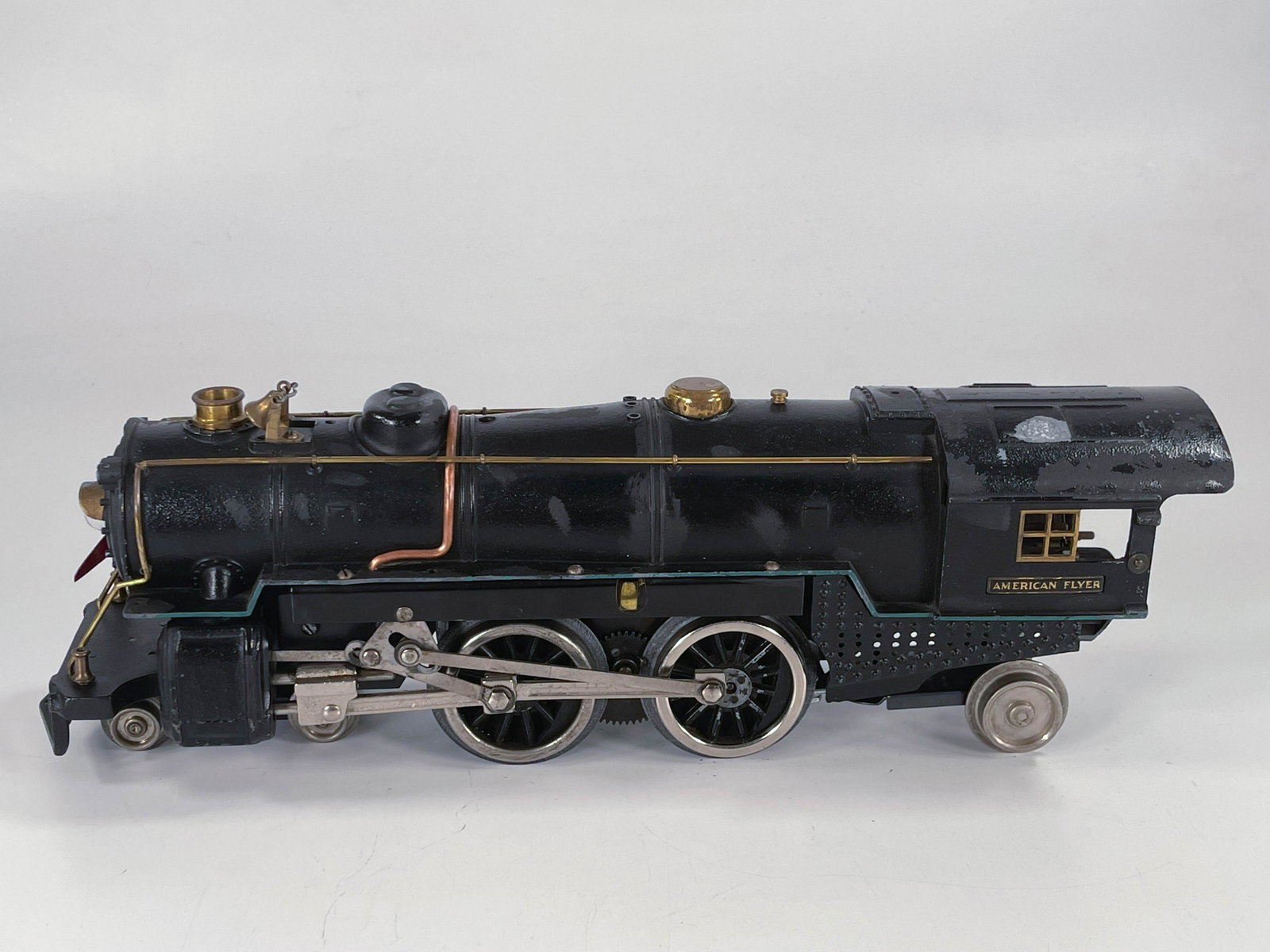 American Flyer Prewar #4680 locomotive only: American Flyer Prewar #4680 locomotive only, with the locomotive in C6 minus because of the missing cab rooftop piece.