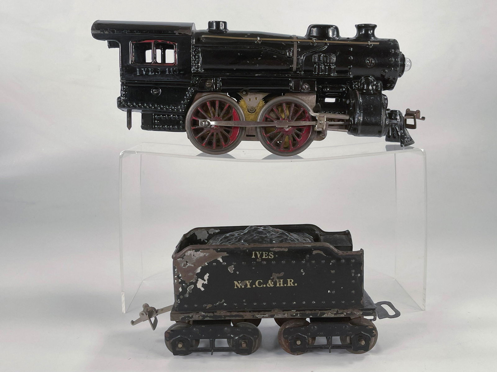 Ives Prewar #1132 cast-iron black locomotive and a #40 (1 of 6)