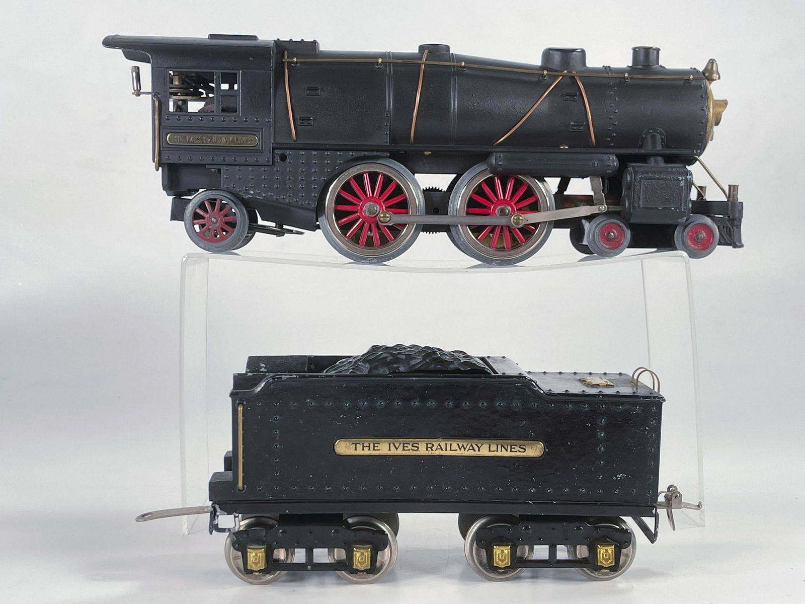 Ives Prewar #1134 center headlight black locomotive (1 of 6)