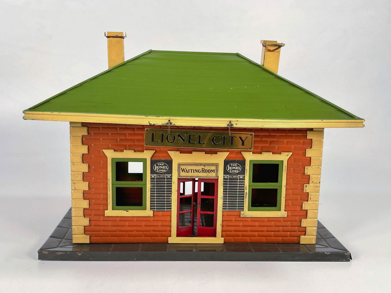 Lionel Prewar #122 Passenger station (1 of 6)