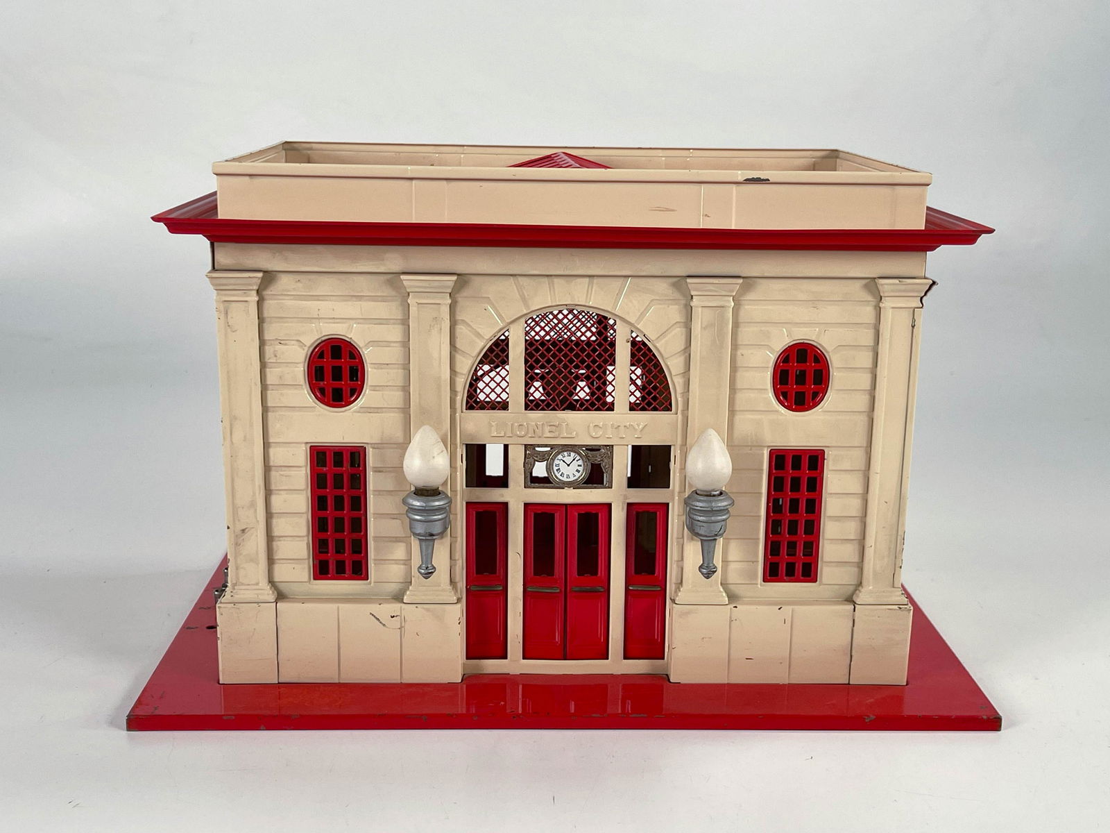Lionel Prewar #115 Station in ivory/red (1 of 7)