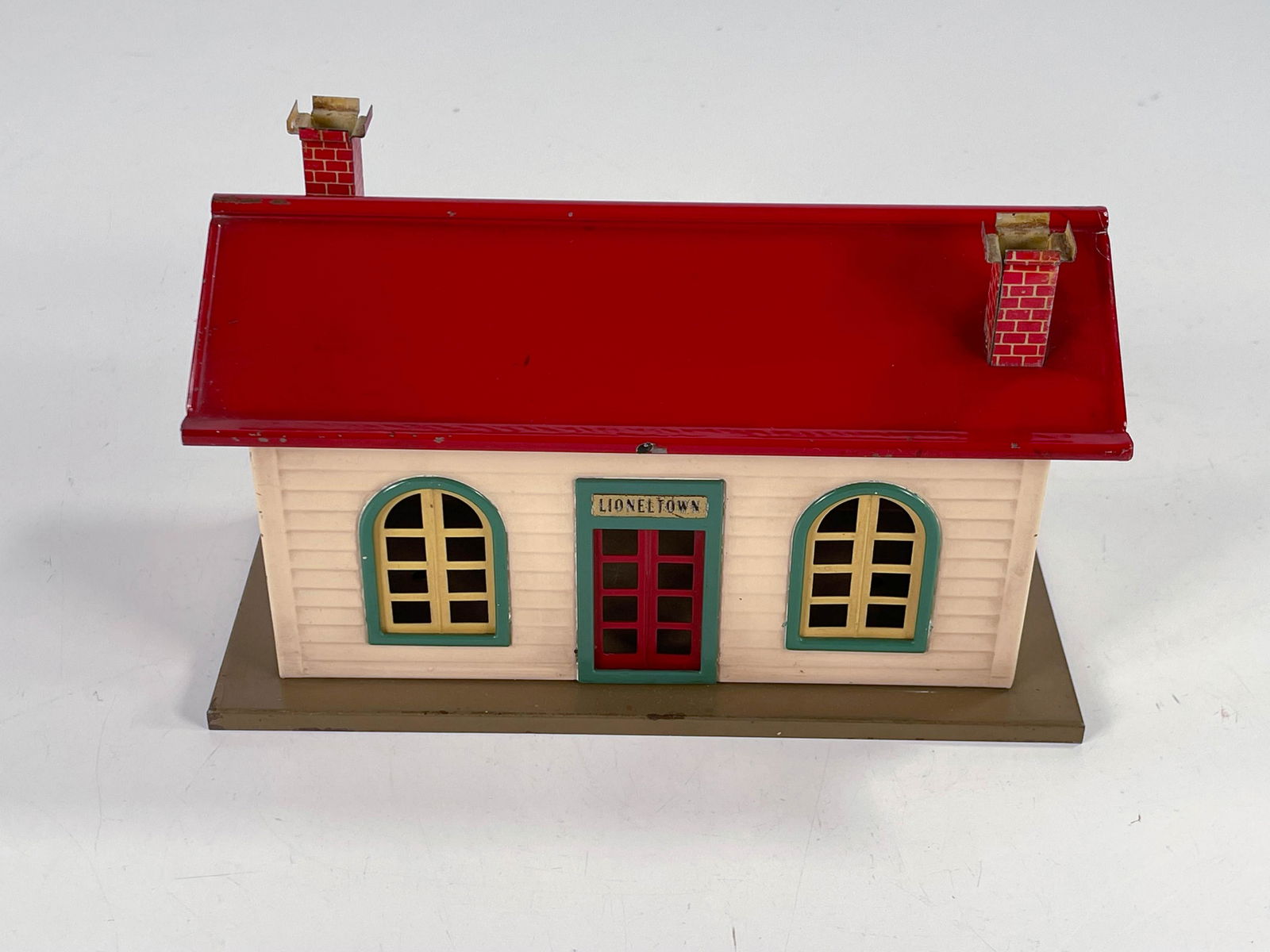 Lionel Prewar #127 station in cream/red roof (1 of 6)