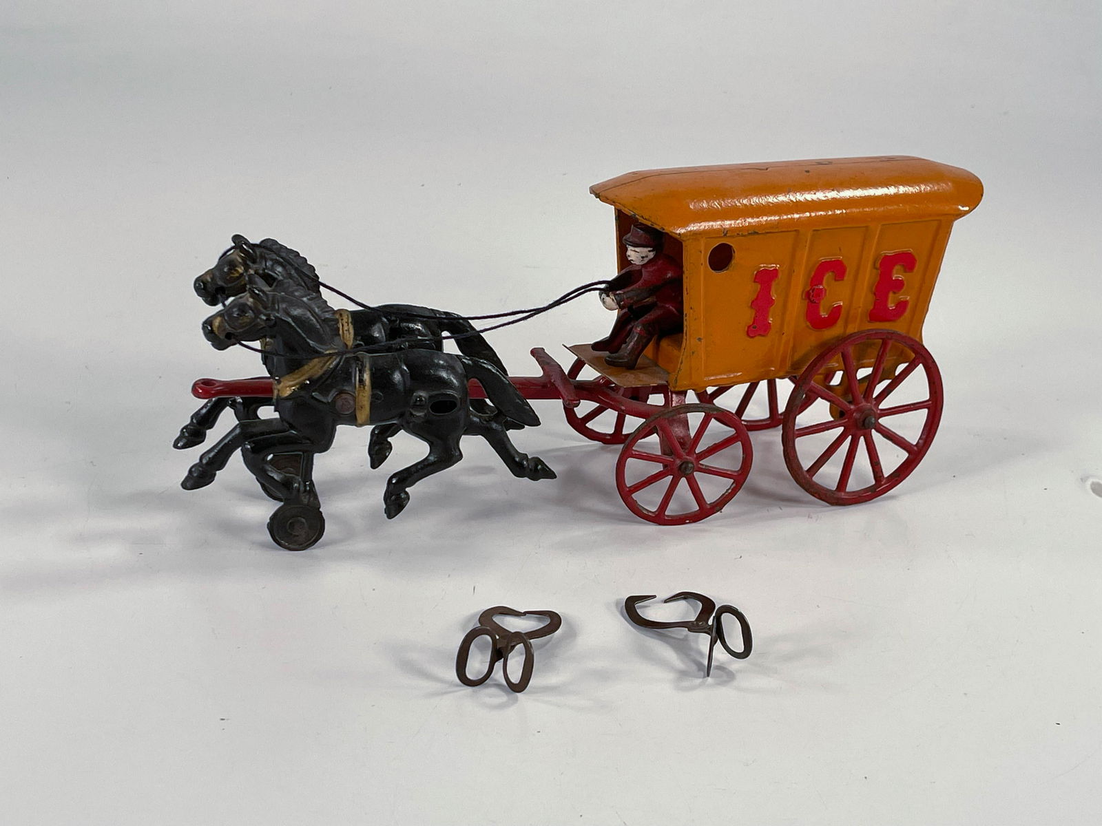 Arcade prewar toy cast iron ice truck with driver and (1 of 7)