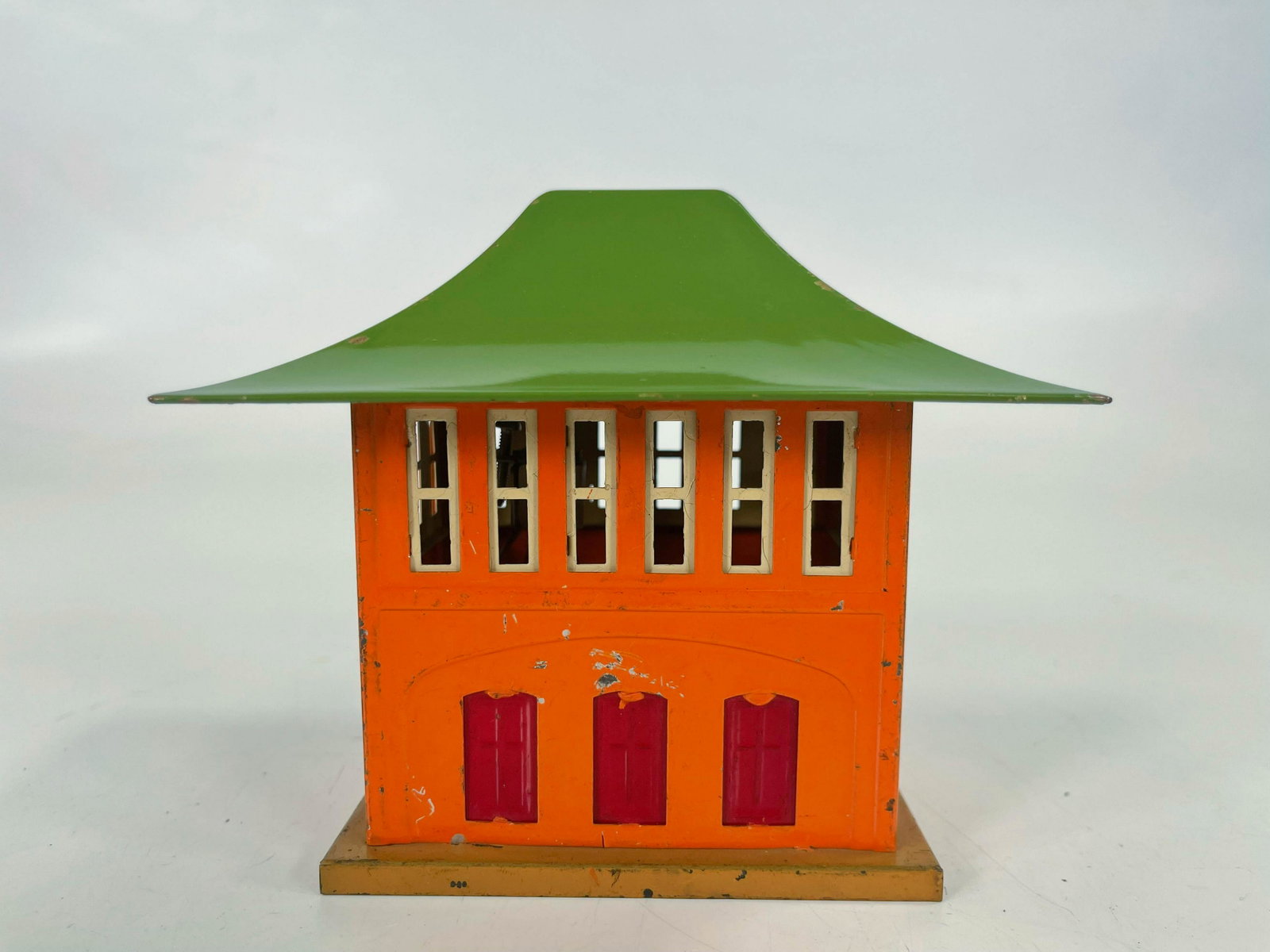 Lionel Prewar #092 Signal tower with orange/pea green: Lionel Prewar #092 Signal tower with orange/pea green roof, in C7.