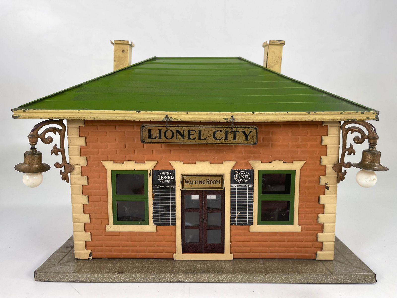 Lionel Prewar #124 Station (1 of 6)