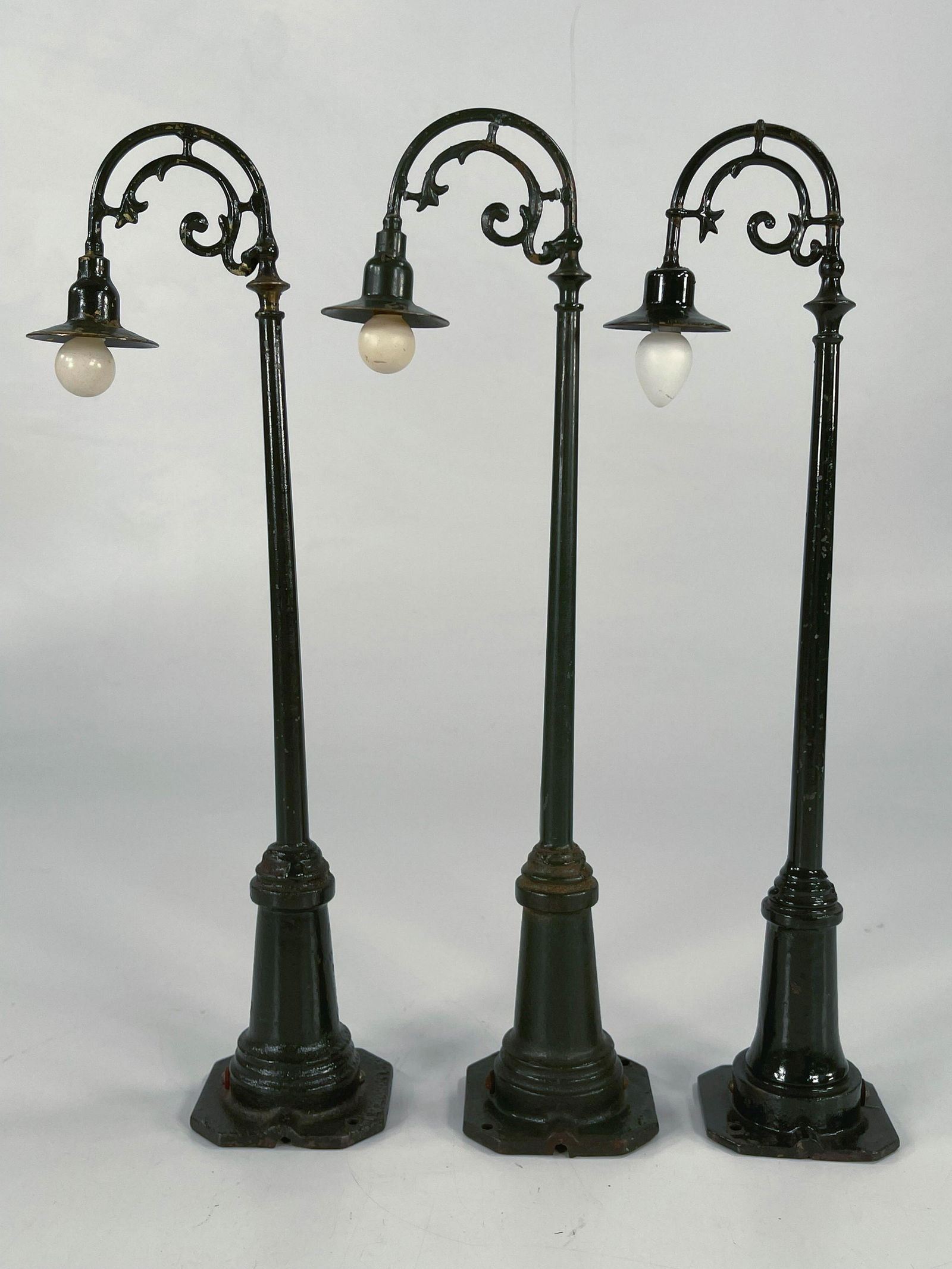 Lionel Prewar #61 lamp post in dark green x 3 (1 of 6)