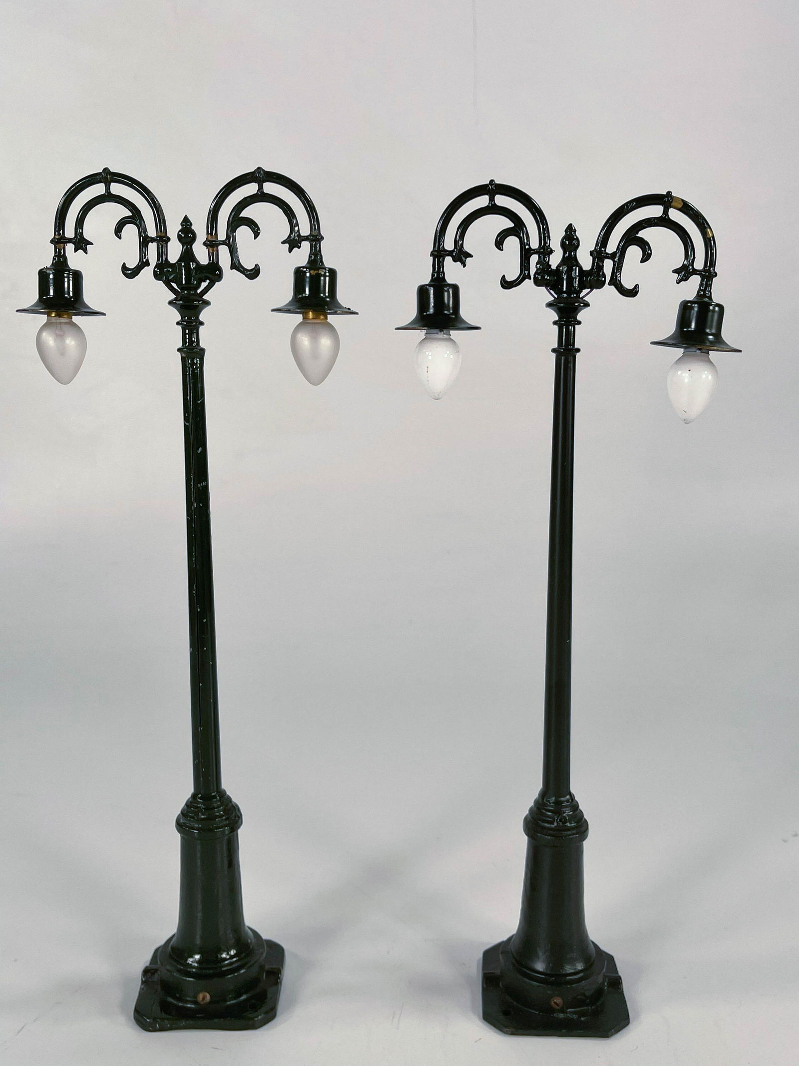 Lionel Prewar #54 lamp post in dark green x 2 (1 of 6)