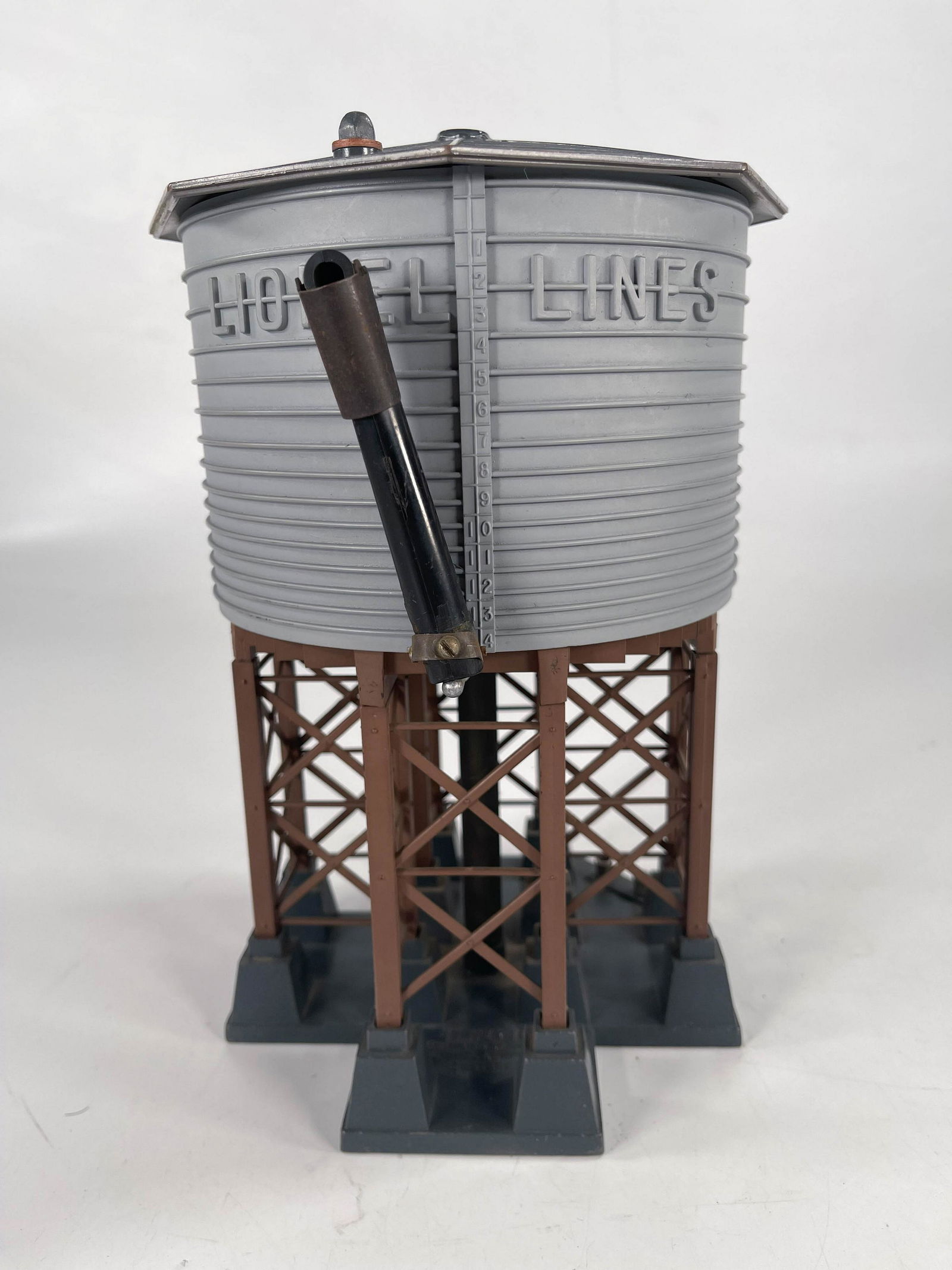 Lionel Postwar #38 water tower with gray painted (1 of 6)
