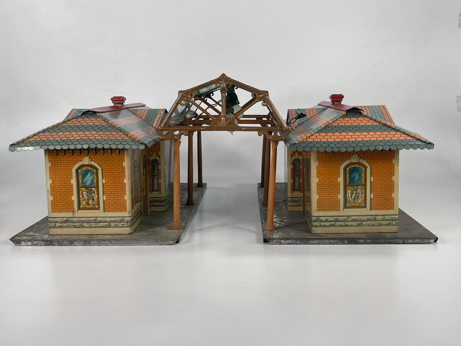 Ives Prewar Stations #122 with dome platform [8 panes (1 of 7)