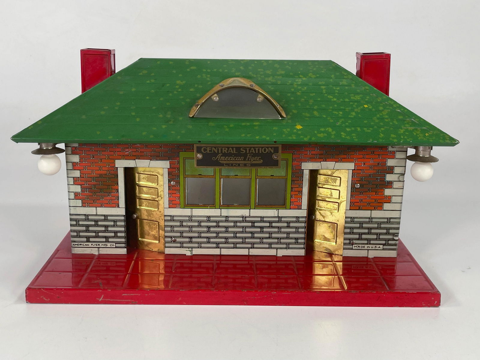 American Flyer Prewar #102 Central Station with red (1 of 7)