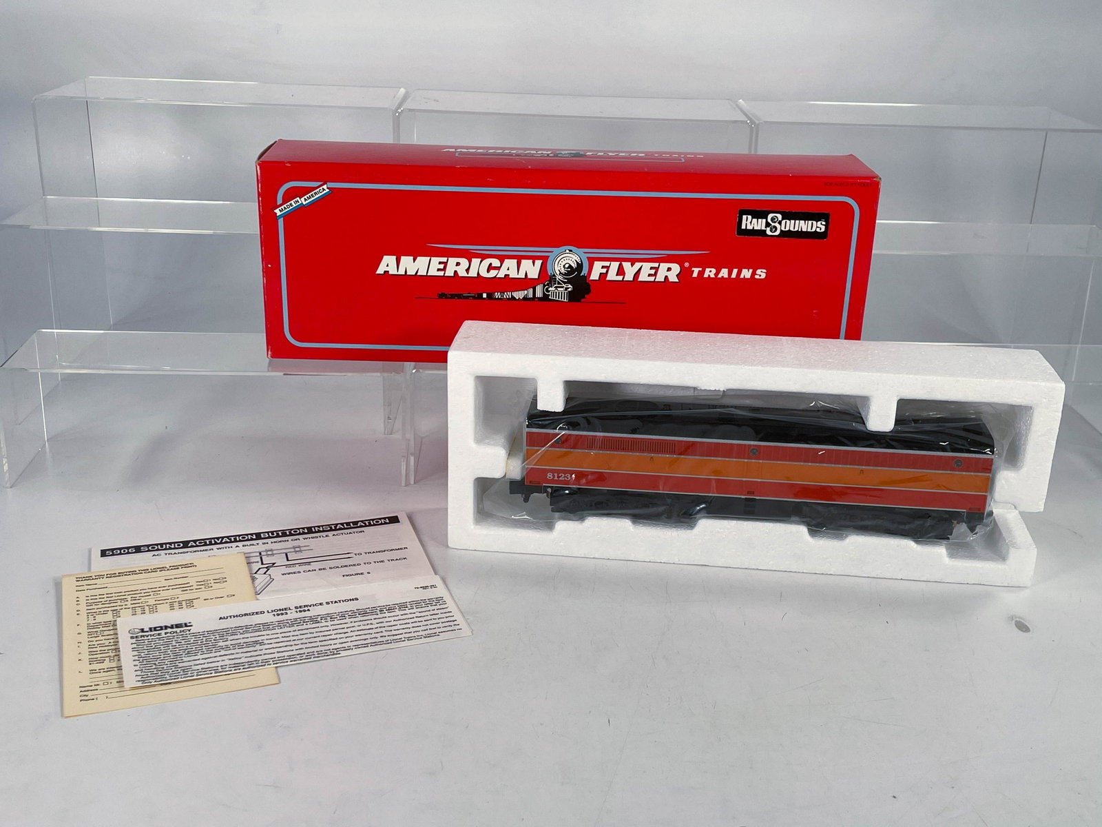 American Flyer S Gauge by Lionel Southern Pacific: American Flyer S Gauge by Lionel Southern Pacific B-Unit with Rail Sounds in Original Box, with Southern Pacific B-Unit #6-48123 in C8.