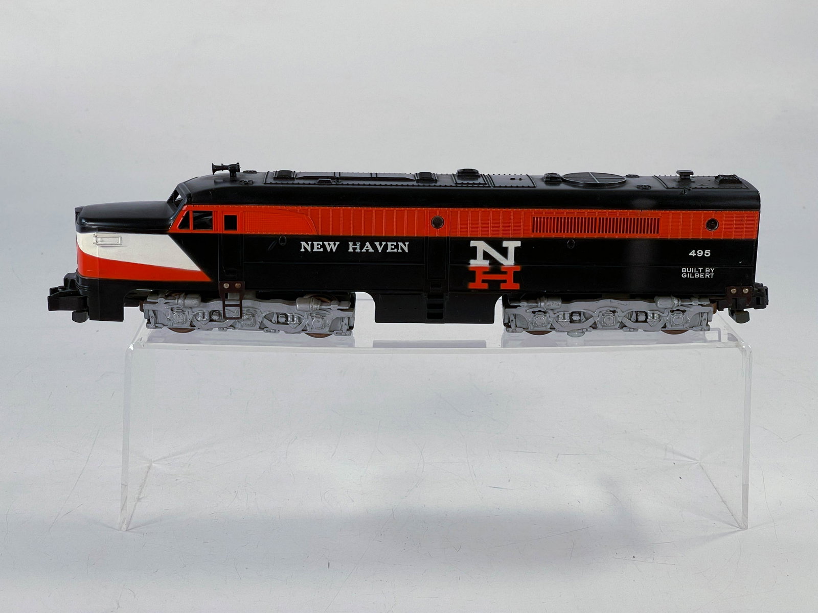 American Flyer S Gauge by Gilbert #495 New Haven PA: American Flyer S Gauge by Gilbert #495 New Haven PA Diesel, has a broken rear step (easy to repair) and is in C7.