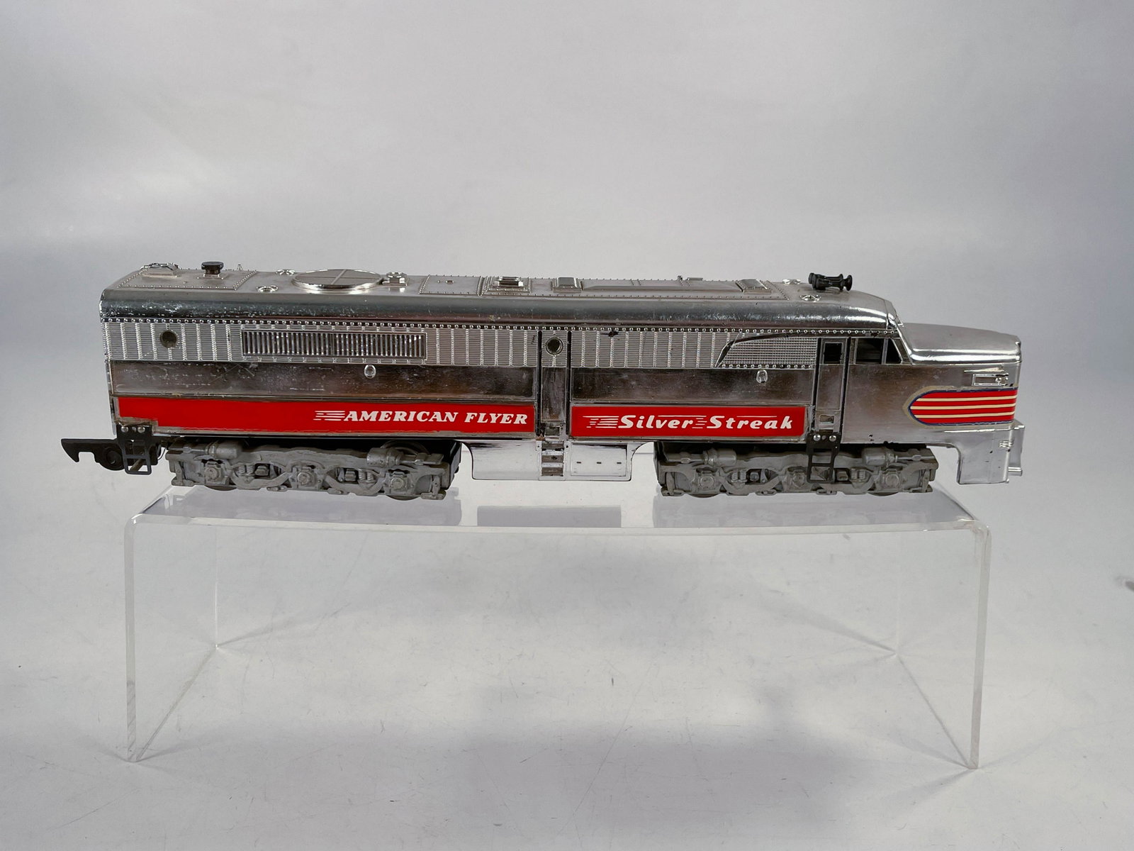 American Flyer S Gauge by Gilbert #405 Silver Streak A: American Flyer S Gauge by Gilbert #405 Silver Streak A Powered Unit, in C7.
