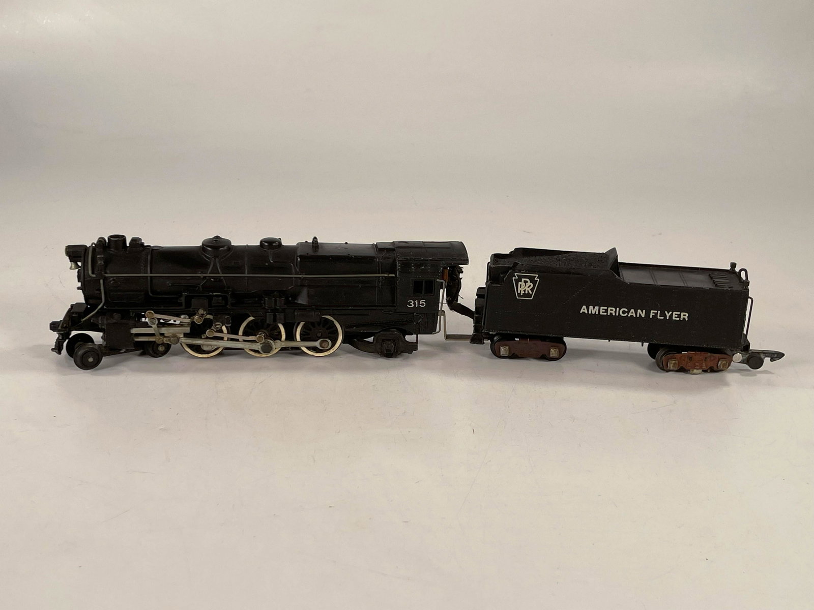 American Flyer S Gauge by Gilbert #315 K4 Pennsylvania: American Flyer S Gauge by Gilbert #315 K4 Pennsylvania Loco and Tender, both in C7.
