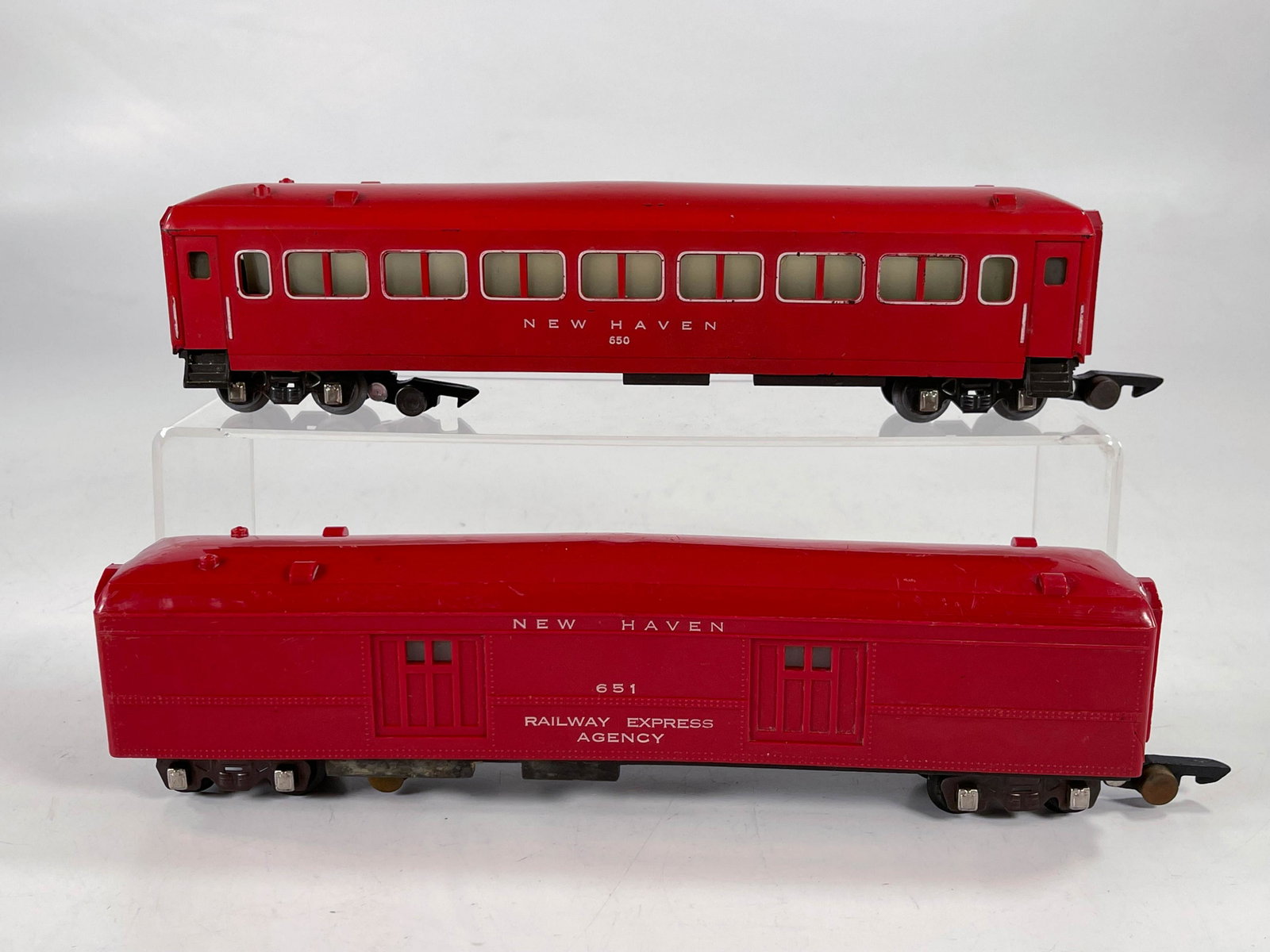 American Flyer S Gauge by Gilbert Red New Haven: American Flyer S Gauge by Gilbert red New Haven Passenger Cars #651 and #650, with cracks on both, otherwise both in C5.