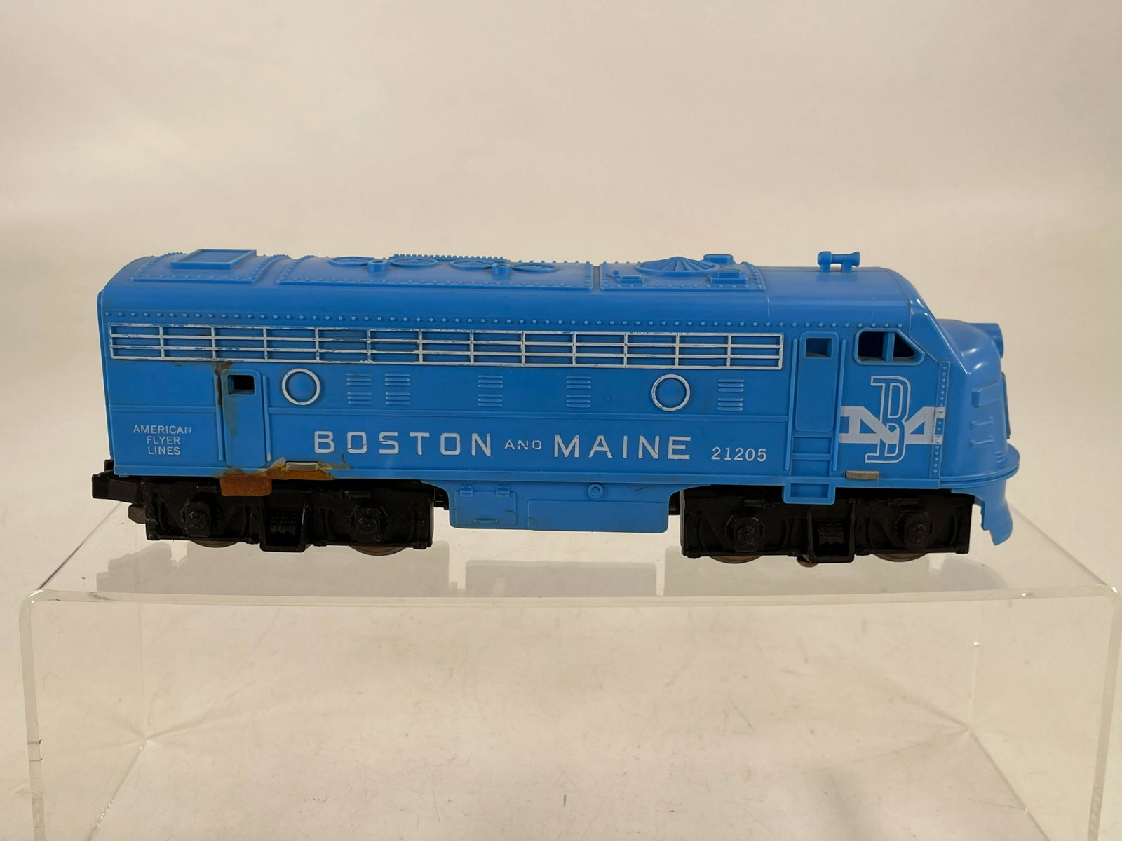 American Flyer S Gauge by Gilbert Boston & Maine: American Flyer S Gauge by Gilbert Boston & Maine Powered F Unit #21205, in C6, given the rust on in right rear step area on engine.