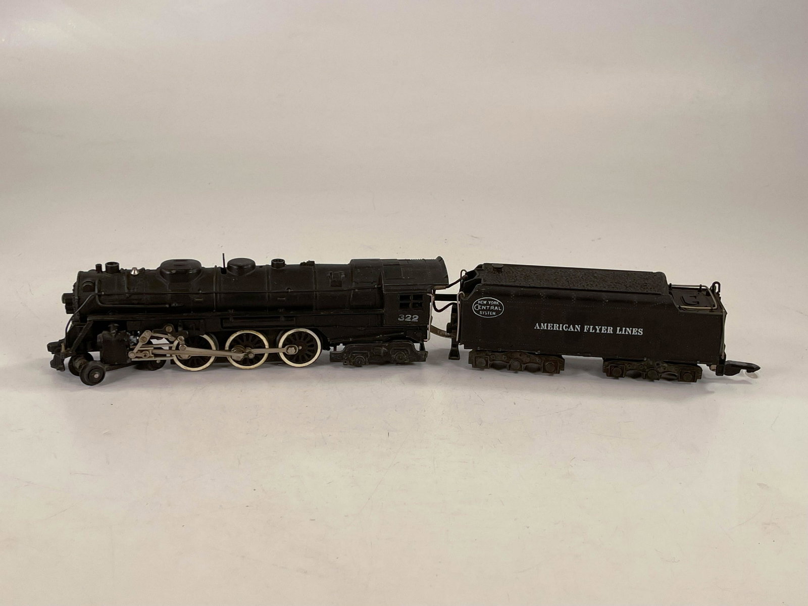 American Flyer S Gauge by Gilbert #322 New York Central: American Flyer S Gauge by Gilbert #322 New York Central Loco and Tender, in C7 overall.