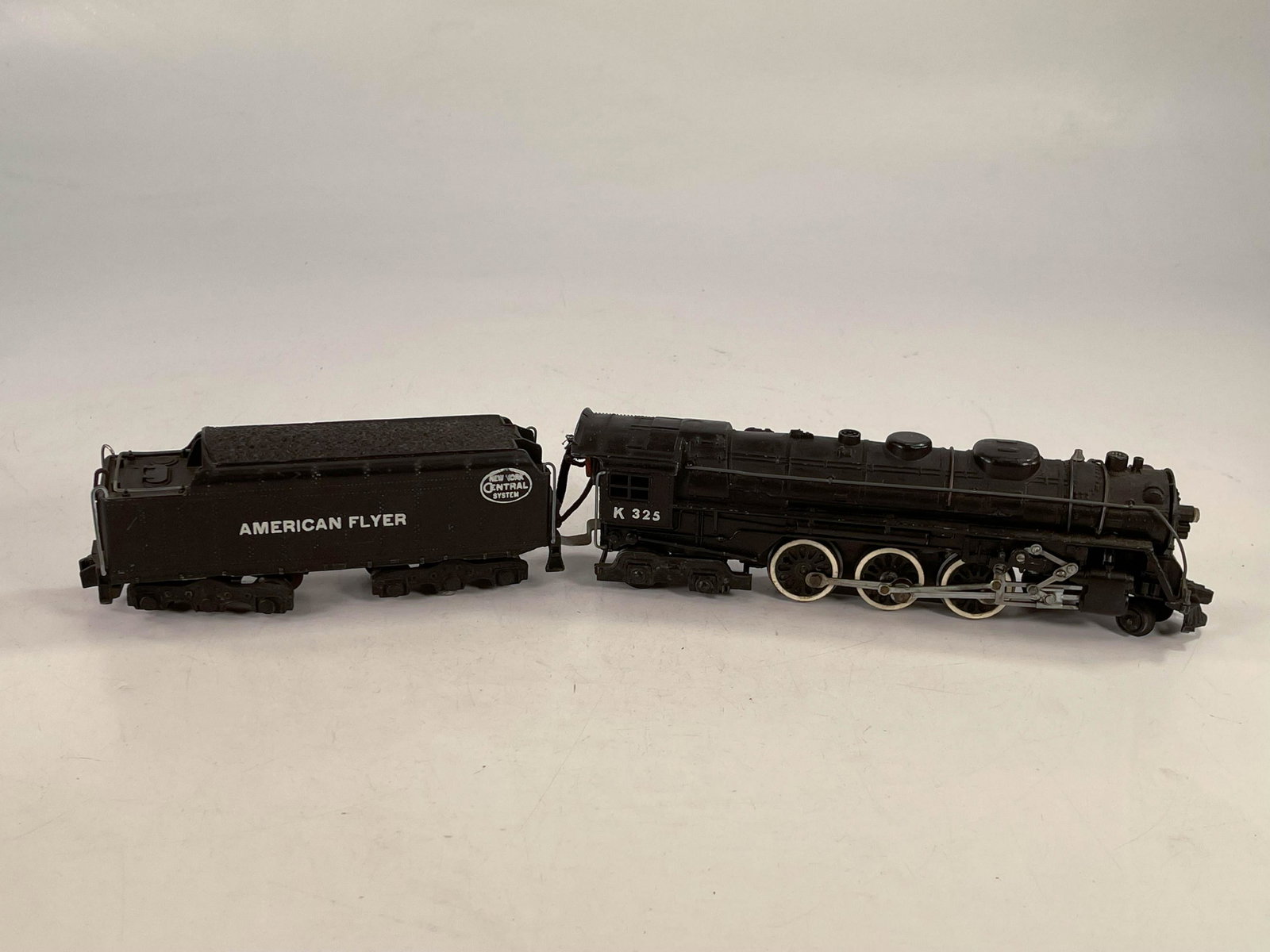American Flyer S Gauge by Gilbert #K325 New York: American Flyer S Gauge by Gilbert #K325 New York Central Locomotive and Tender, both in C7.