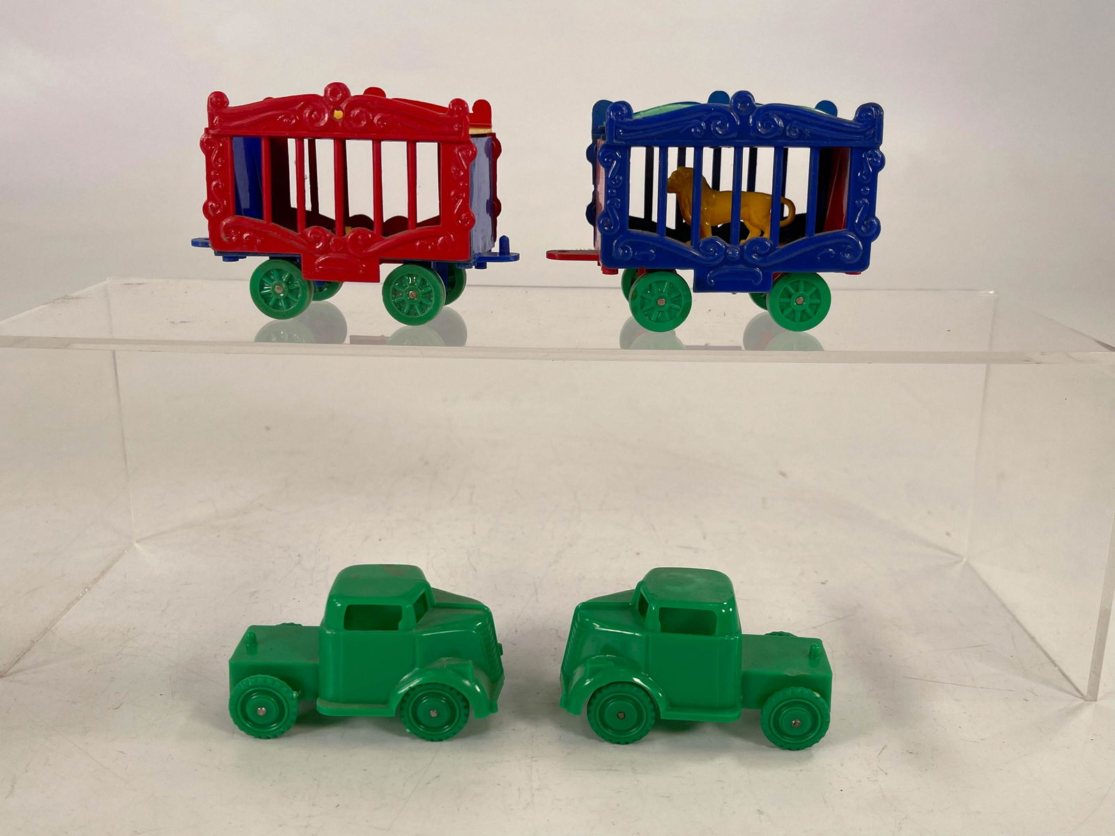 American Flyer S Gauge by Gilbert circus wagons with (1 of 8)