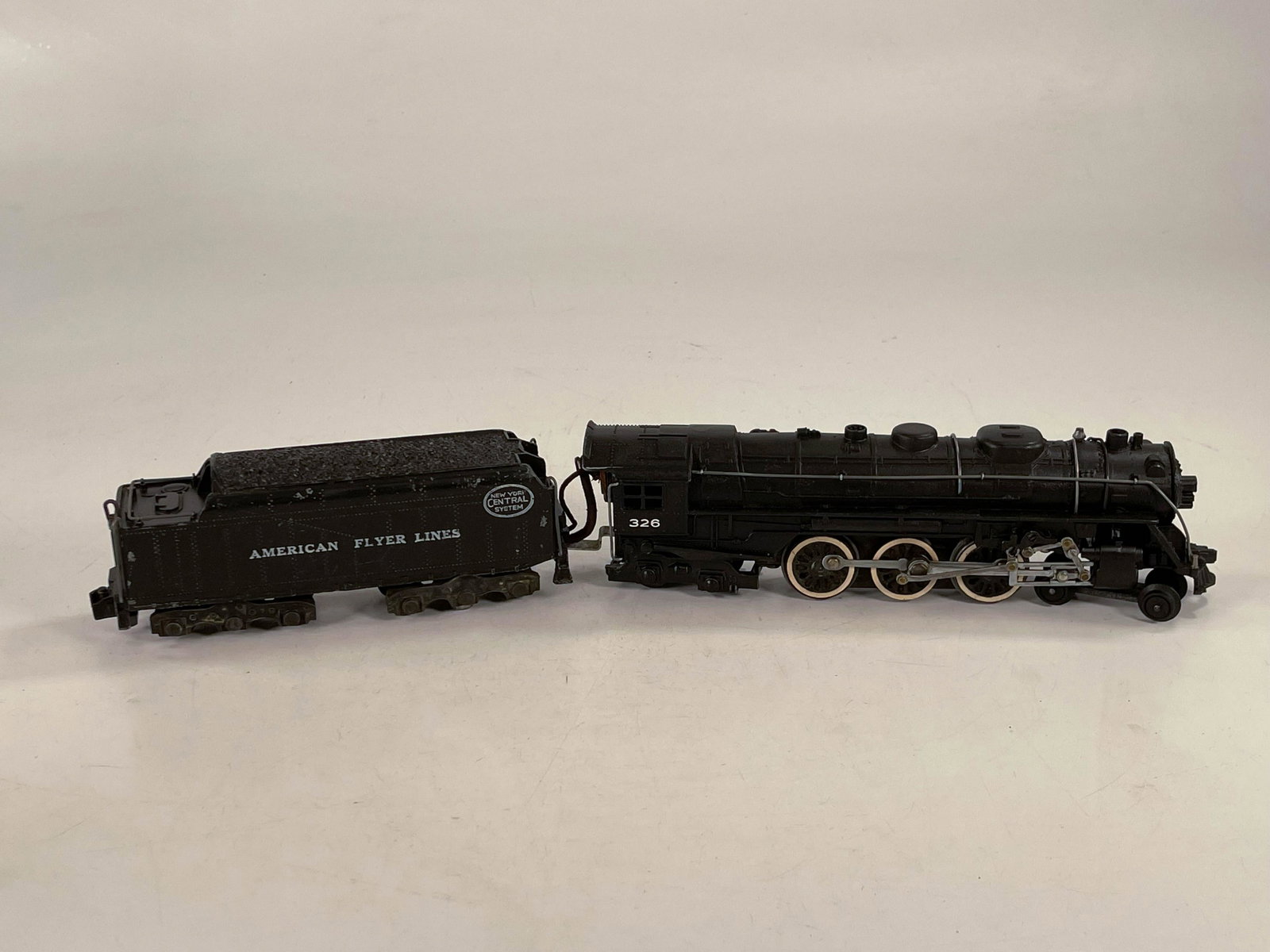 American Flyer S Gauge by Gilbert #326 New York Central: American Flyer S Gauge by Gilbert #326 New York Central locomotive and tender, in C7 for the locomotive and C6 for the tender.