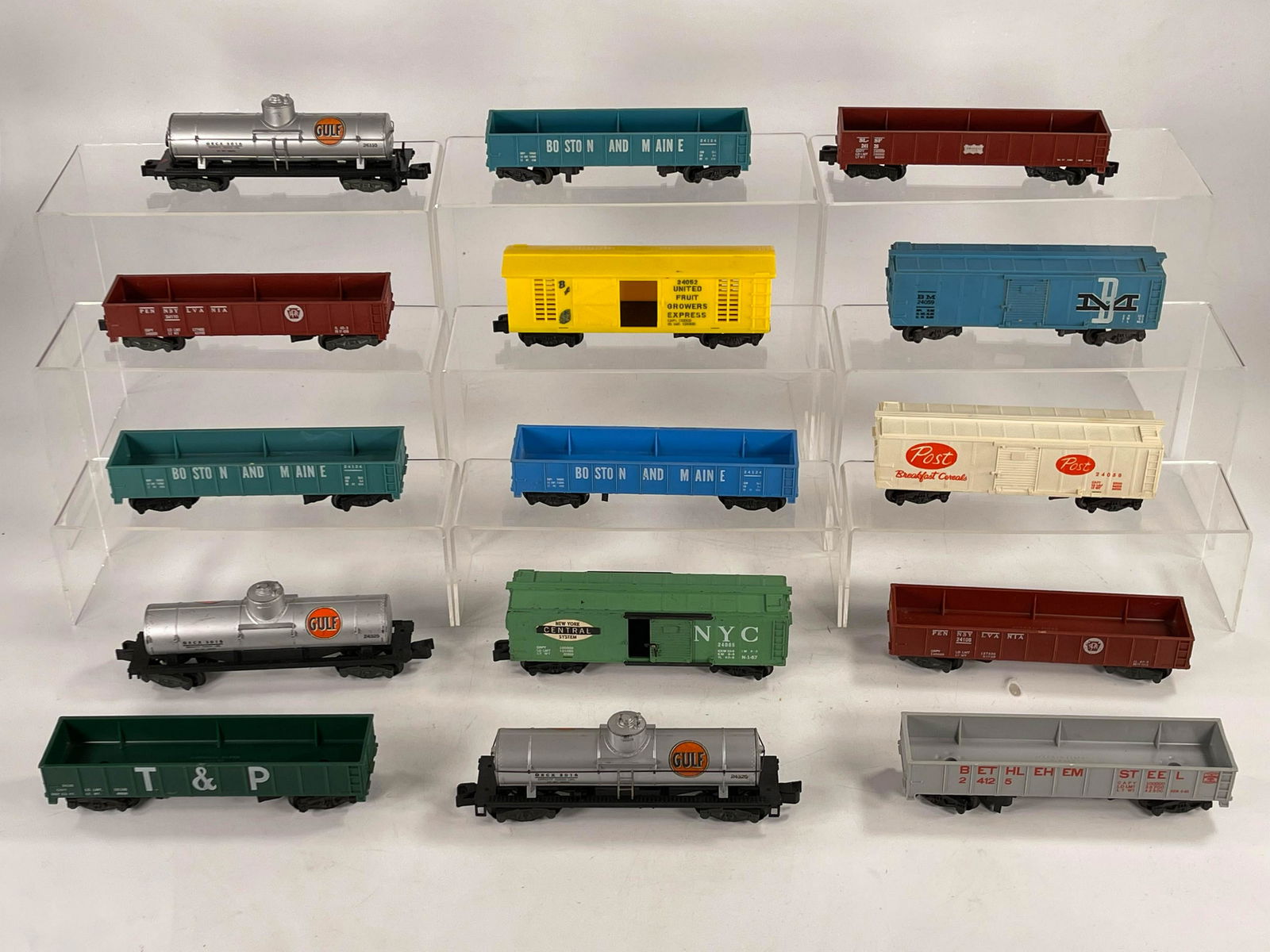 American Flyer S Gauge by Gilbert Assorted Freight (1 of 5)