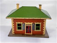 Prewar Lionel Standard Gauge 124 Station (1 of 8)