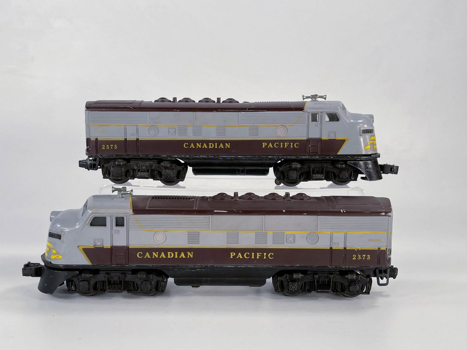 Postwar Lionel O Gauge 2373 Canadian Pacific F3 Diesel (1 of 6)