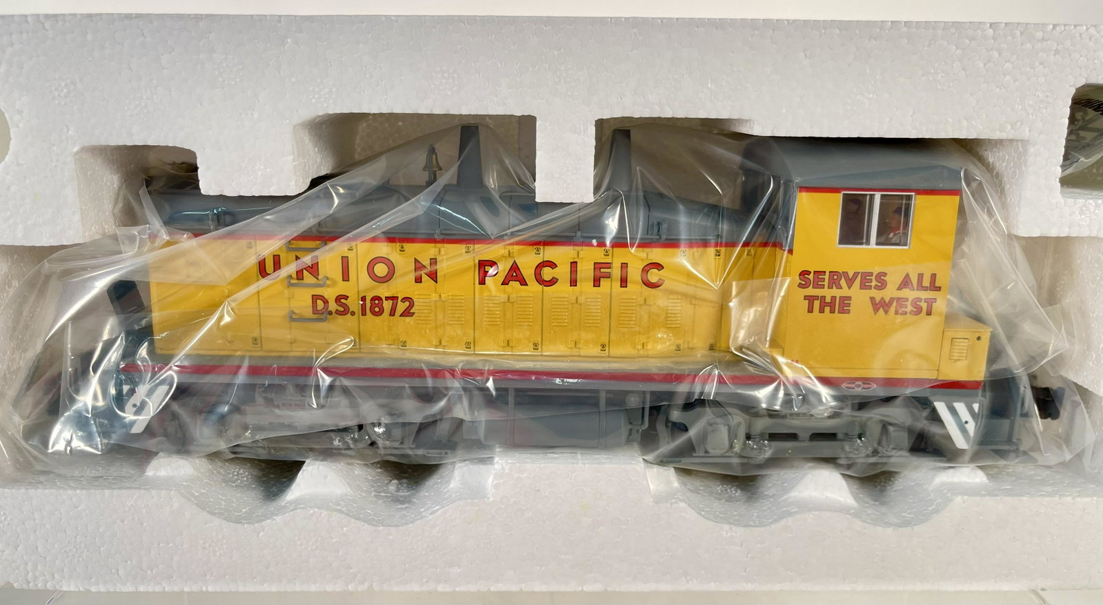 Atlas O Gauge EMD SW9 Diesel Locomotive Union Pacific: Atlas O Gauge EMD SW9 Diesel Locomotive Union Pacific in 3-Rail 6129-1, in Original Box and in C10 factory new.
