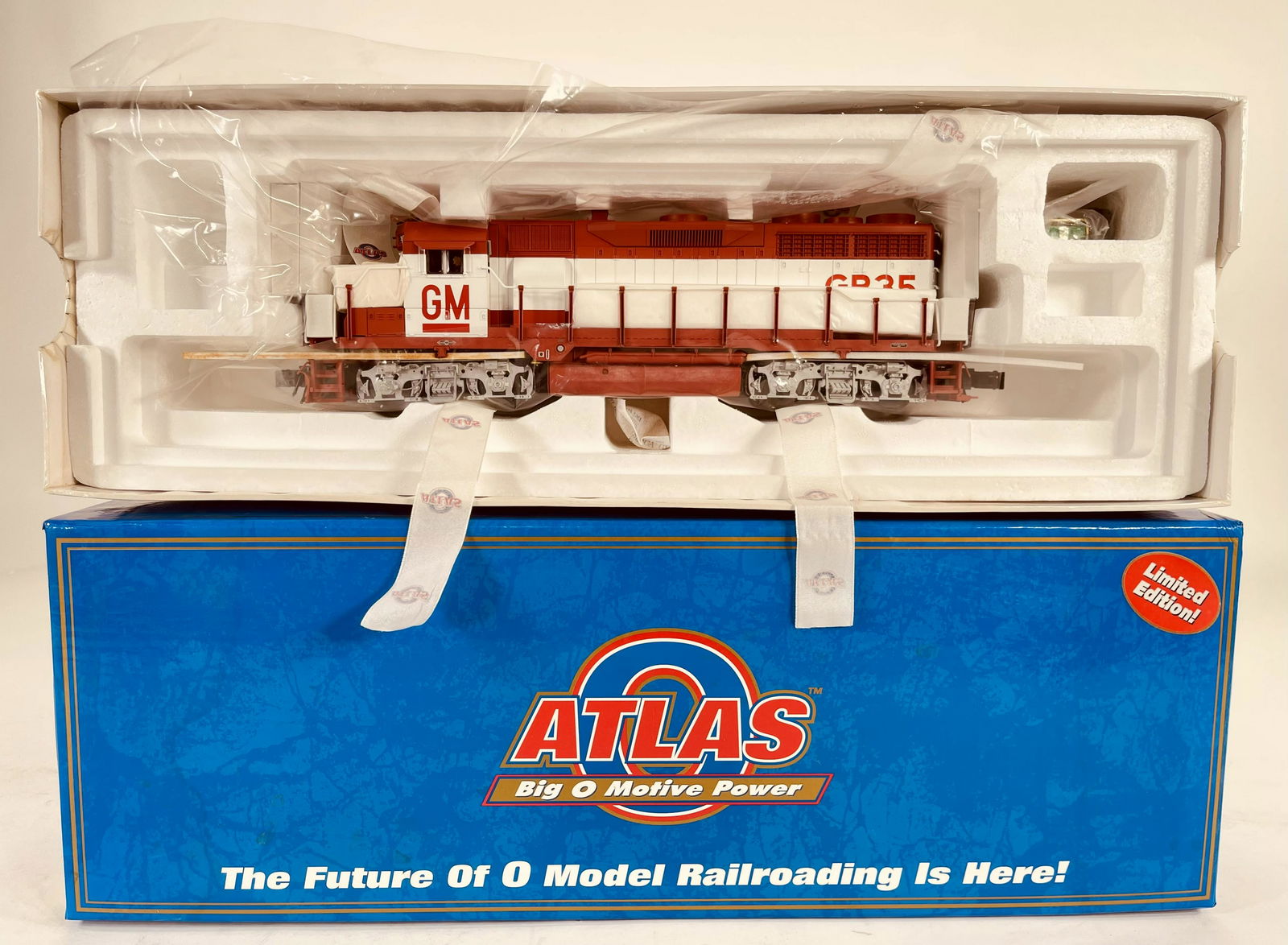 Atlas O Gauge GP-35 Diesel Locomotive-Low Nose 3-Rail, (1 of 3)