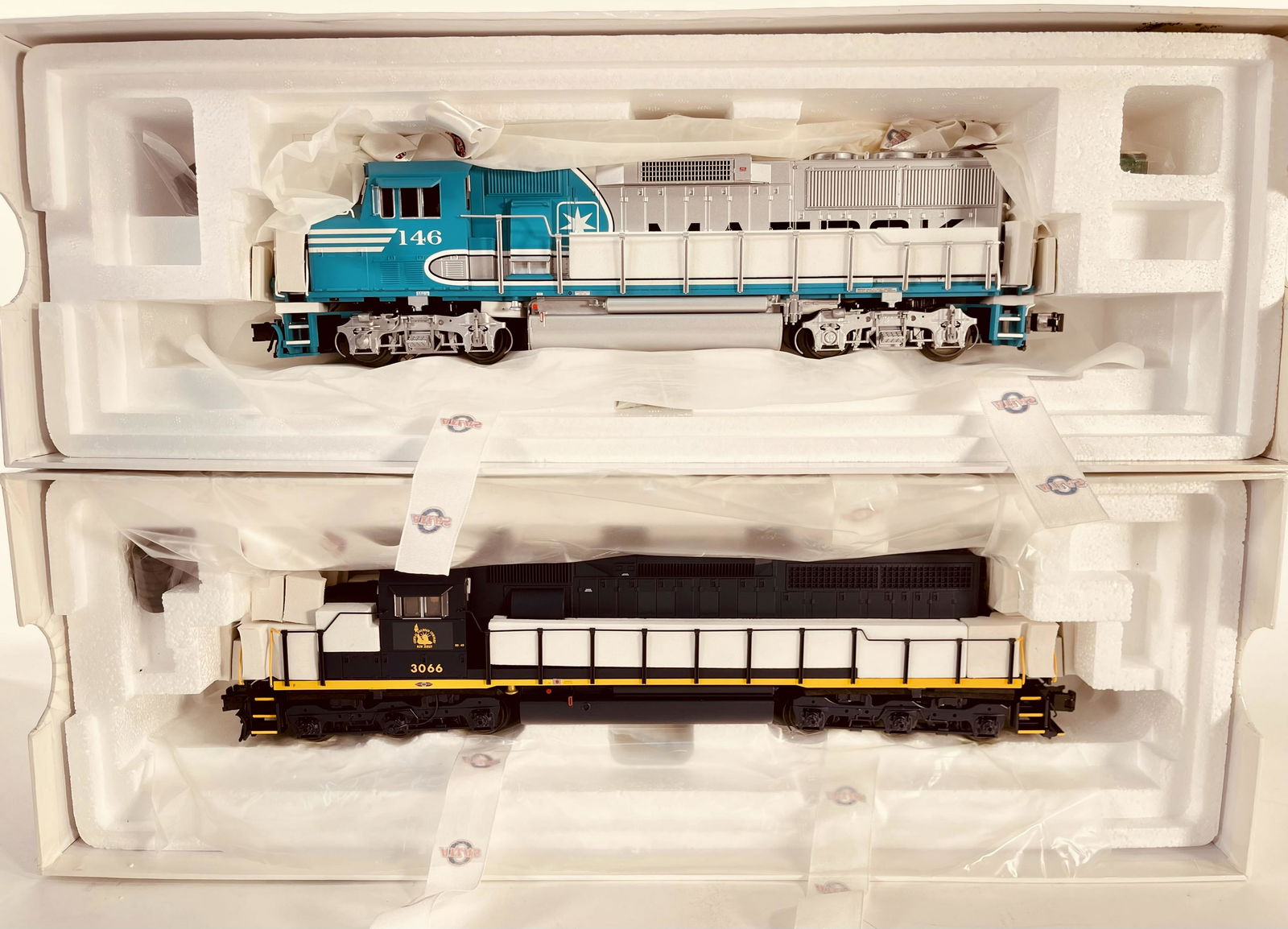 Atlas O Gauge GP60M Locomotive and SD40 Locomotive, in (1 of 5)