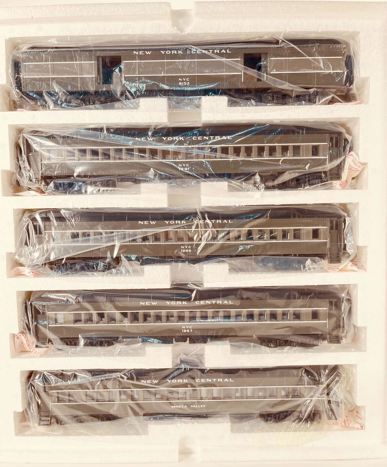 MTH O Gauge New York Central Five (5) Car Madison Set (1 of 1)