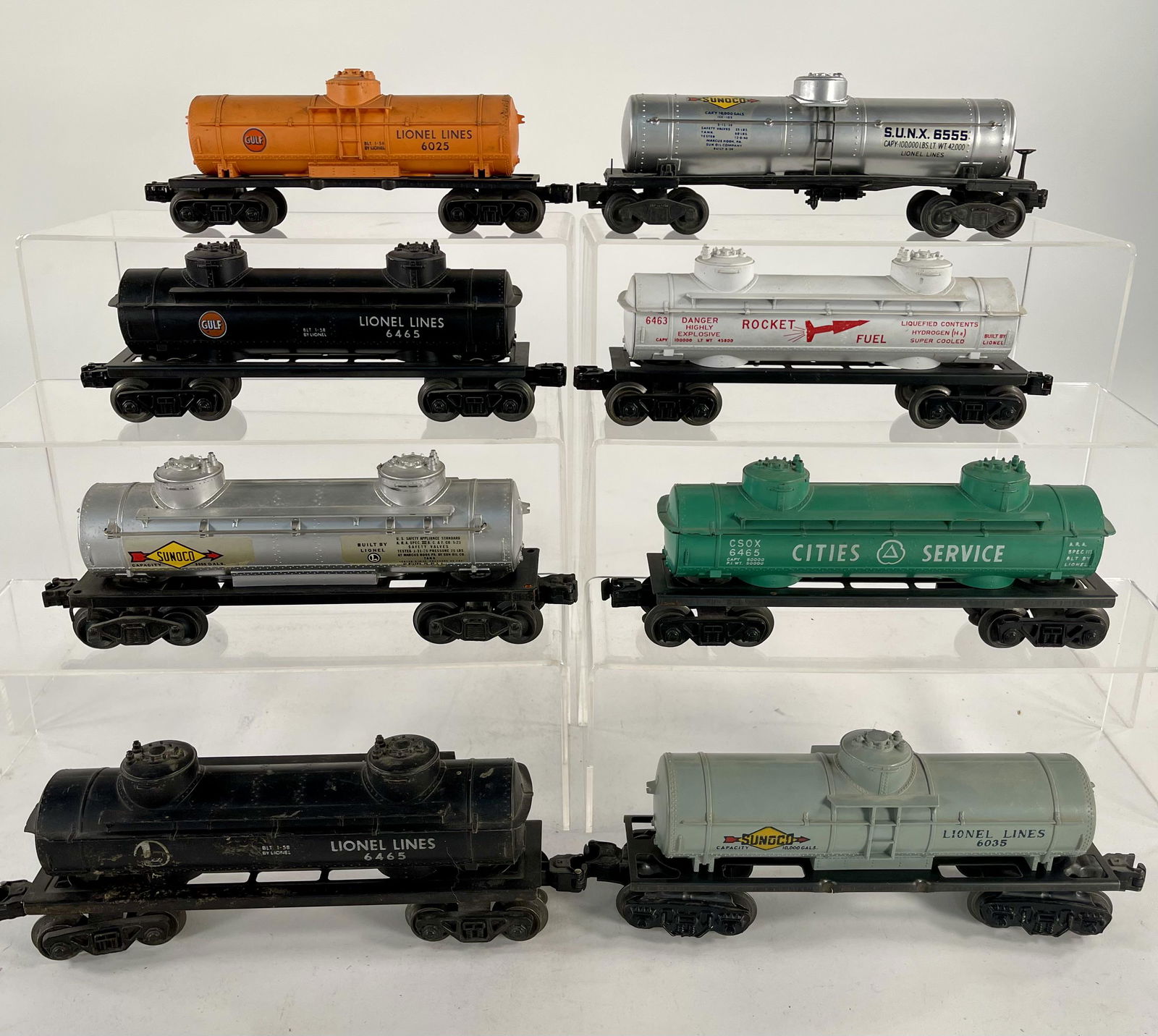 Lionel Postwar Eight Assorted Tank Cars (1 of 16)
