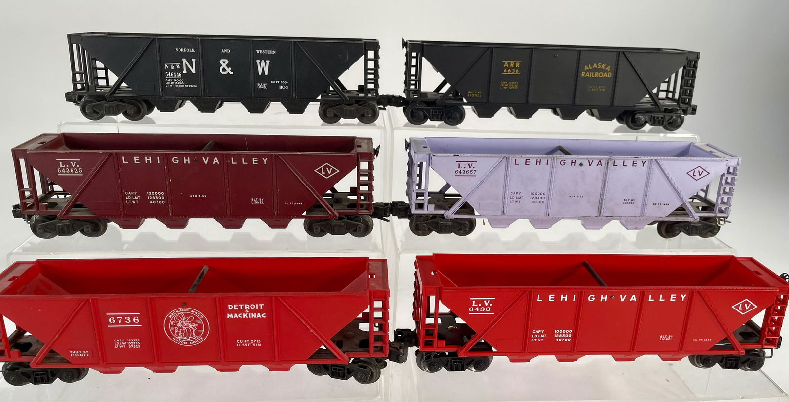 Lionel Postwar Six (6) Assorted Hopper Cars
