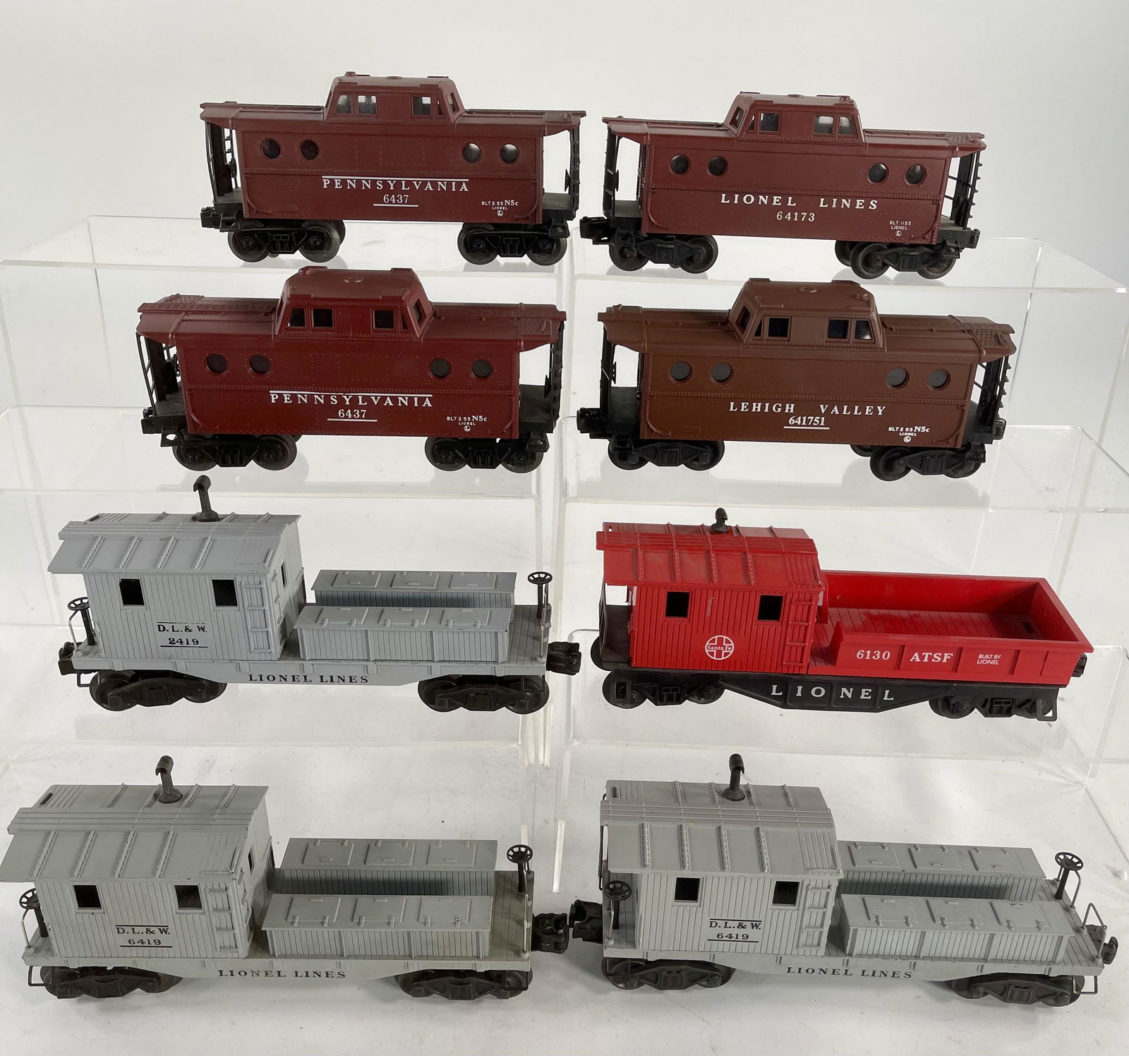 Lionel Postwar Four (4) Assorted Cabooses and Four (1 of 9)