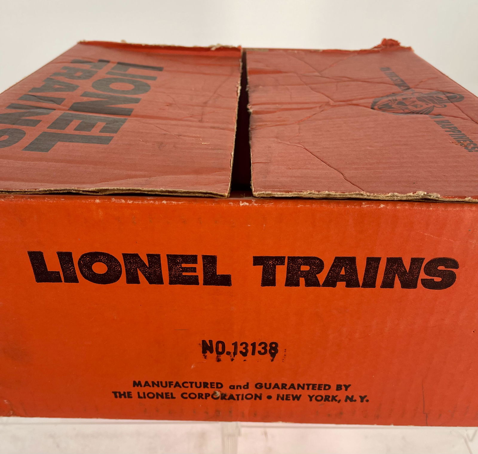Lionel Postwar 13138 Majestic GGI Electric Locomotive: Lionel Postwar 13138 Majestic GGI Electric Locomotive Freight Set Box Only, with the 13138 set consisting of the 2360 GG1 and assorted freight cars. The Set Box has light wear and one of the ends has