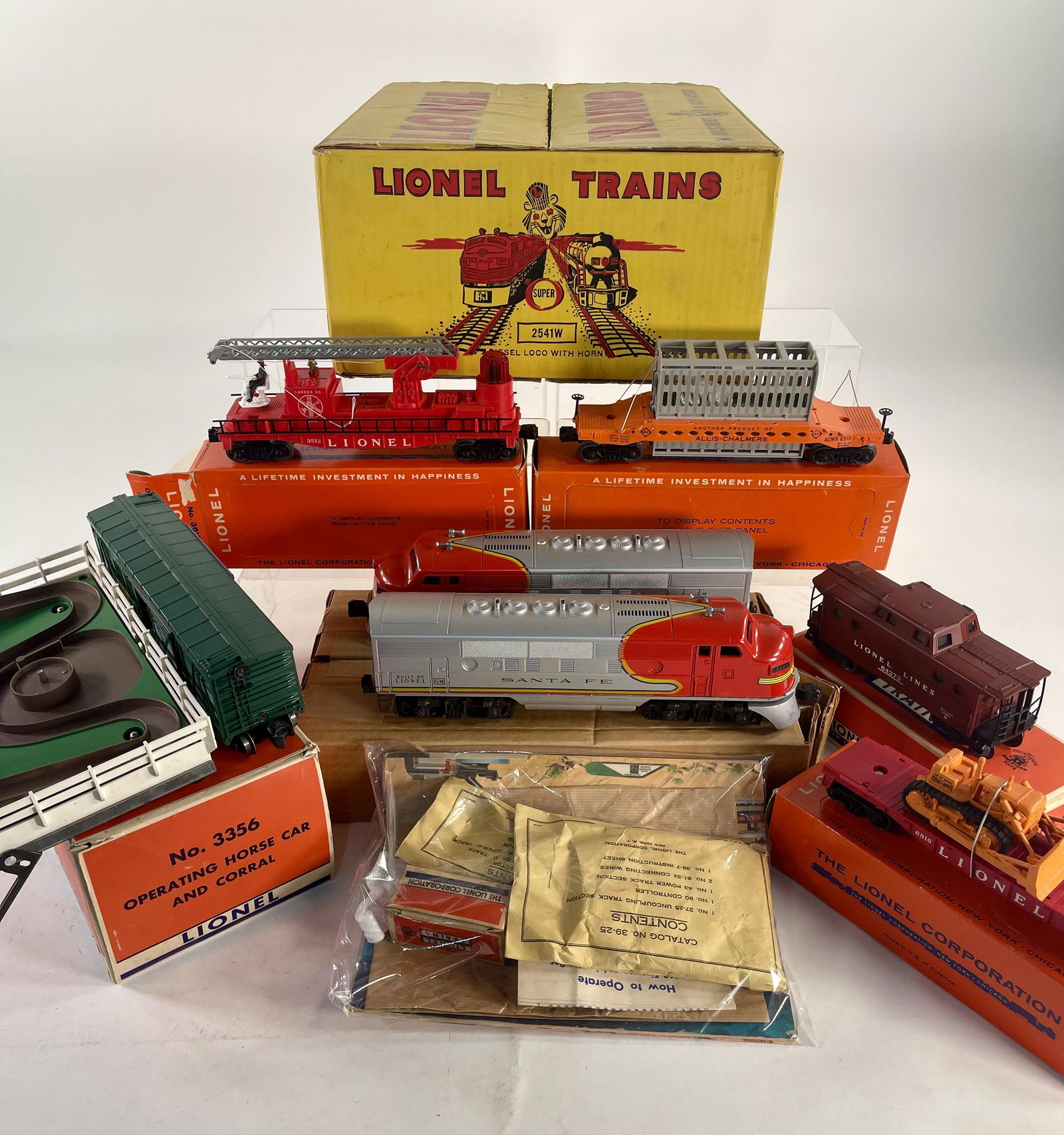Lionel Postwar 2541W Santa Fe Freight Set in Original (1 of 9)