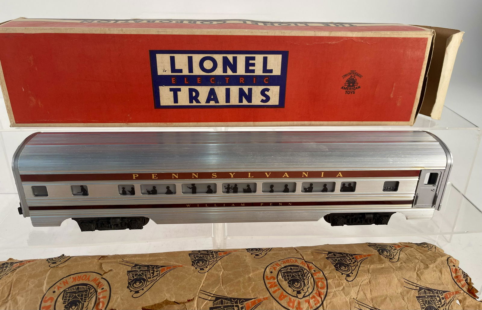 Lionel Postwar 2543 Pennsylvania Illuminated Pullman (1 of 10)