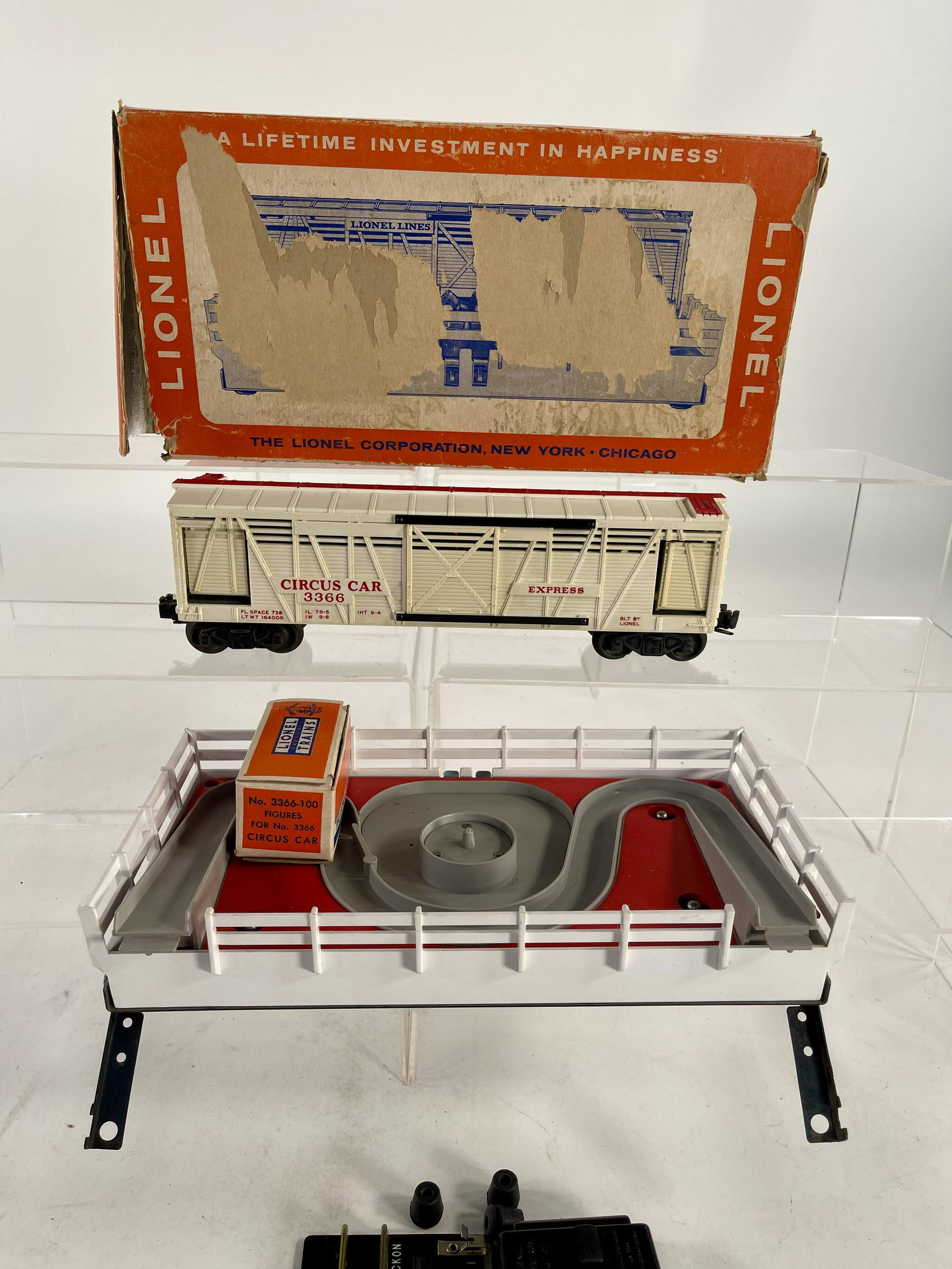 Lionel Postwar 3366 Circus Car and Platform, with (1 of 9)