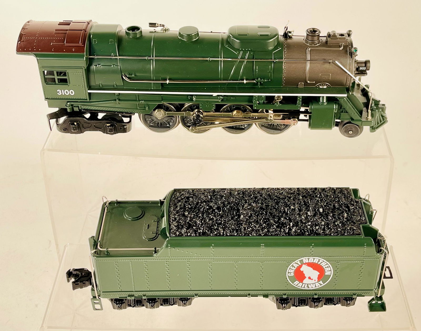 Williams O Gauge Berkshire 2-8-4 Great Northern: Williams O Gauge Berkshire 2-8-4 Great Northern Locomotive and Tender, in C10 factory new and in original box.