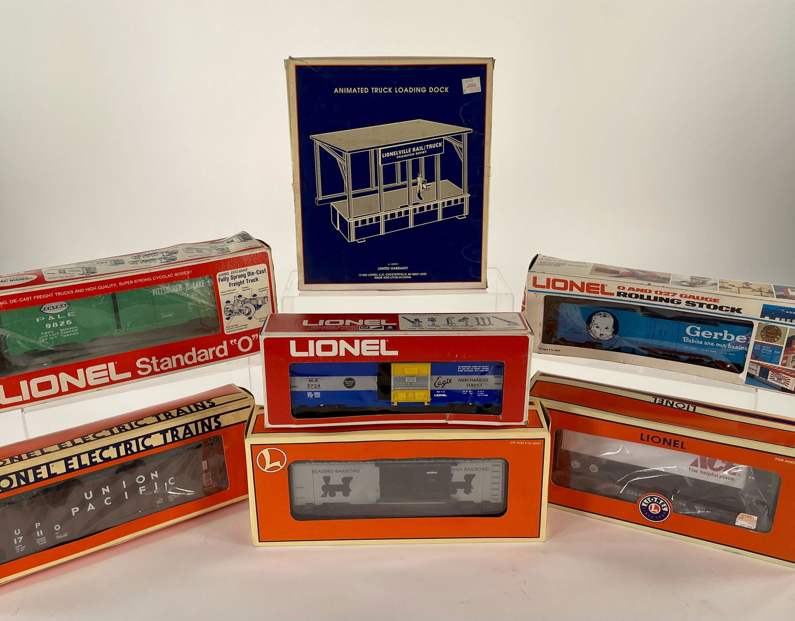 Lionel O Gauge Six (6) Assorted Freight Cars and (1 of 8)