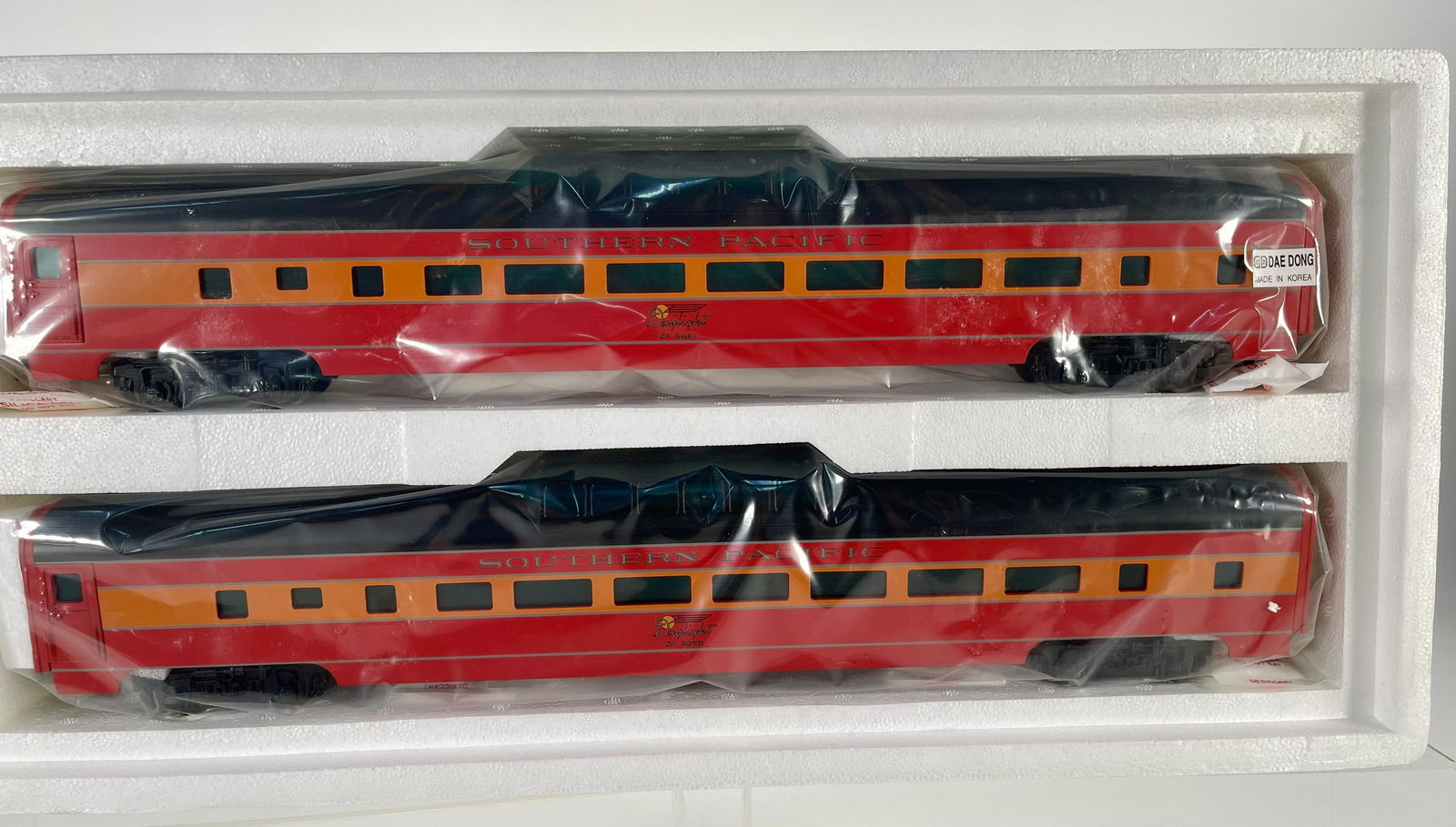 MTH O Gauge Southern Pacific Daylight Two Passenger (1 of 1)