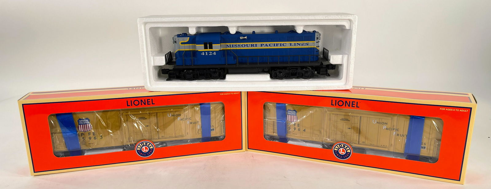 New Lionel O Gauge Missouri Pacific GP –7 Diesel (1 of 8)