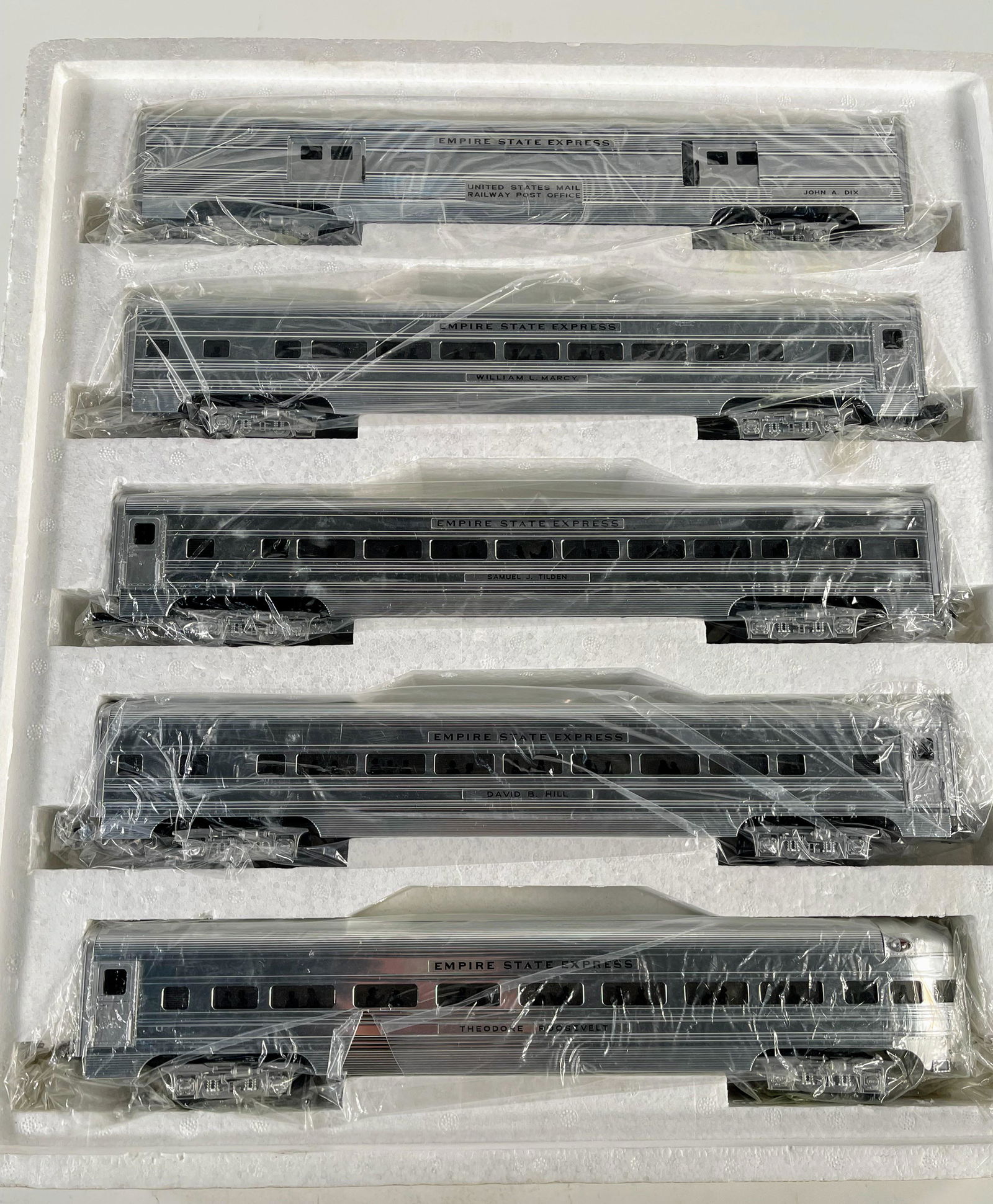MTH Empire State Express Streamliner Passenger Cars (5 (1 of 2)